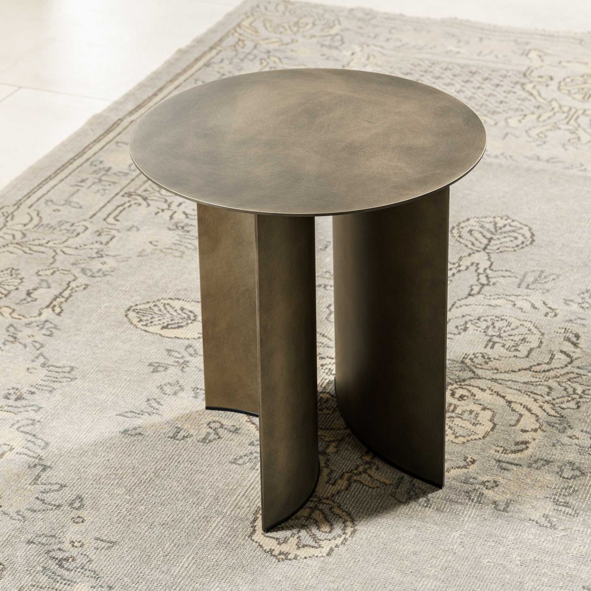 Flou Кофейный столик Pierre 45 oxide от Flou — в интерьере