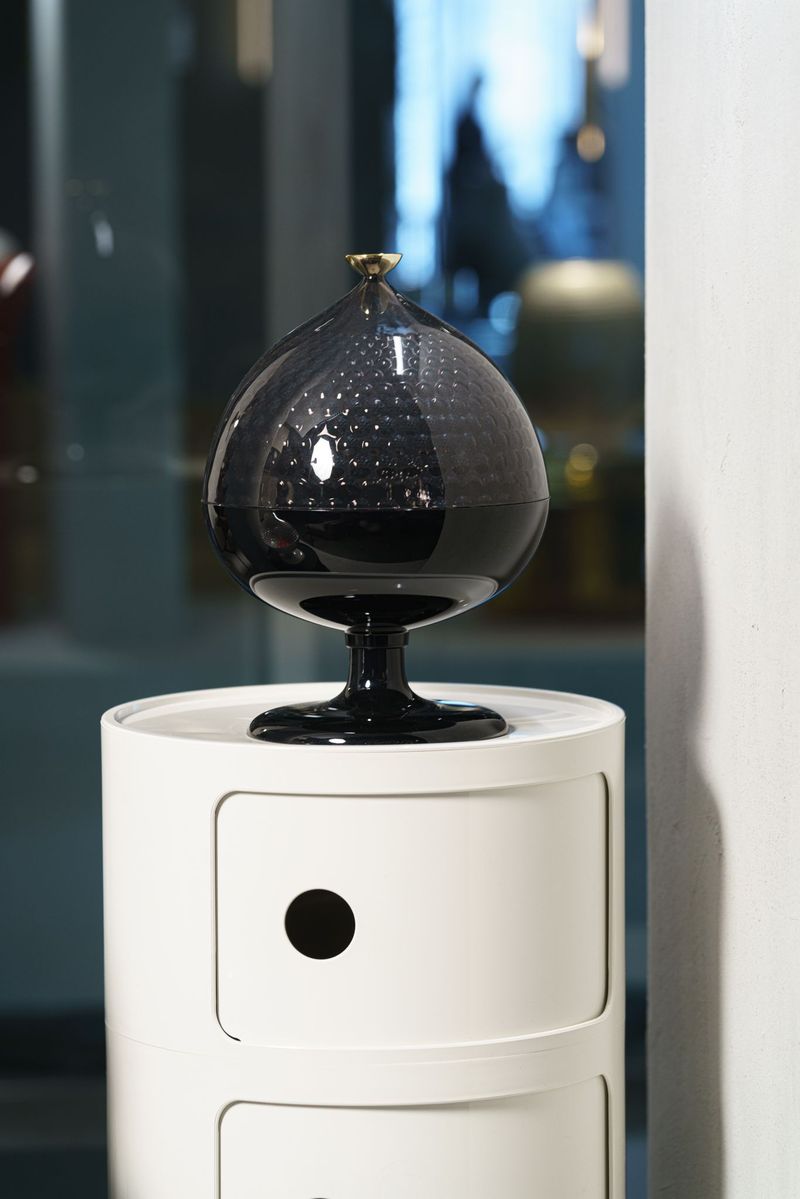 Kartell Ваза Pumo Black/Smoke от Kartell — в интерьере