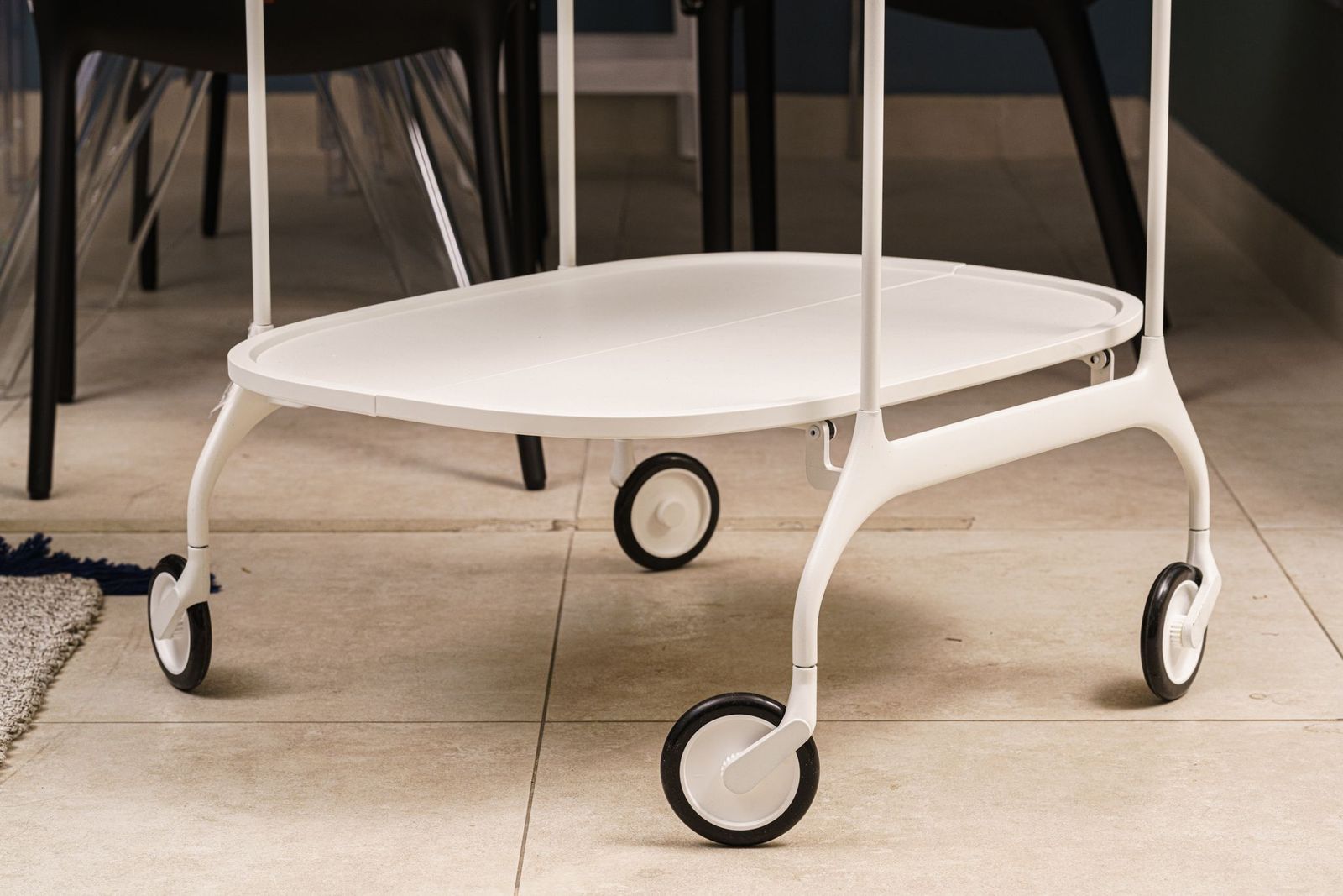 Kartell Сервировочная тележка Gastone White от Kartell — в интерьере
