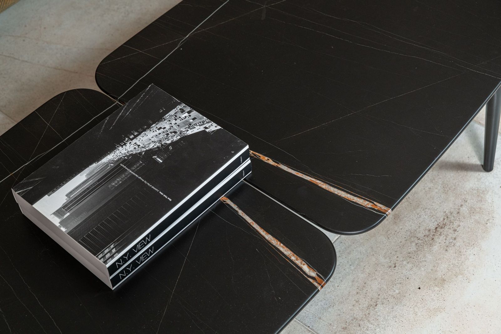 Zanotta Журнальный столик Graphium sahara noir от Zanotta — в интерьере