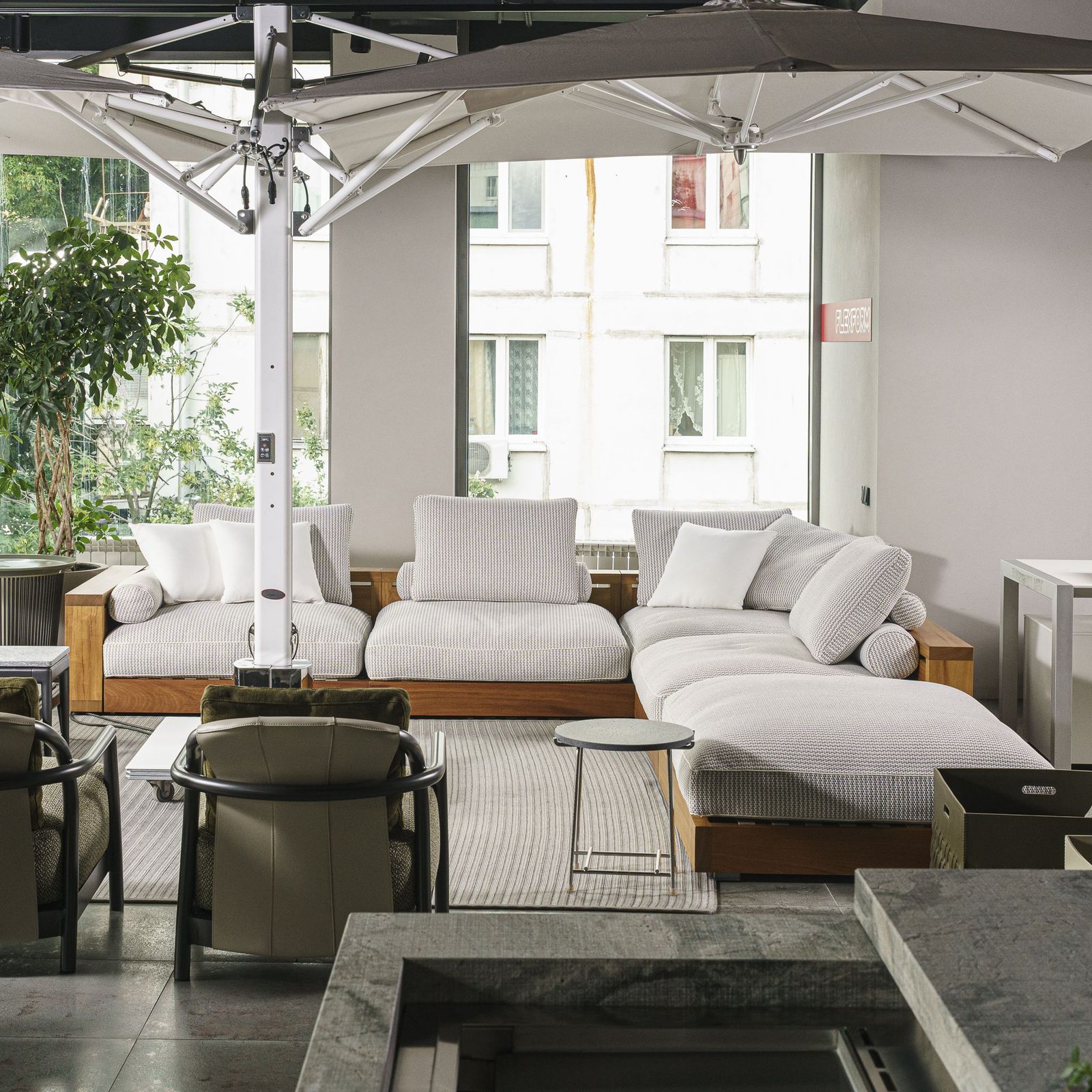 Flexform Уличный диван Hamptons от Flexform — в интерьере