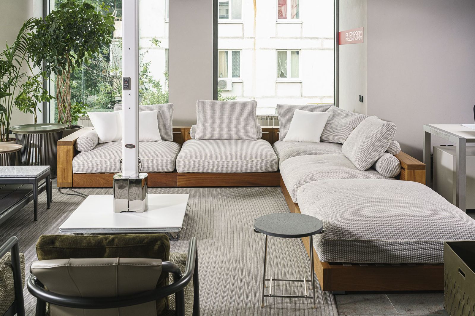 Flexform Уличный диван Hamptons от Flexform — в интерьере