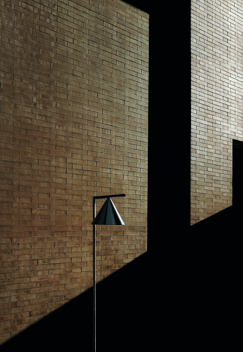 Flos Торшер Captain Flint Brushed Brass от Flos — в интерьере