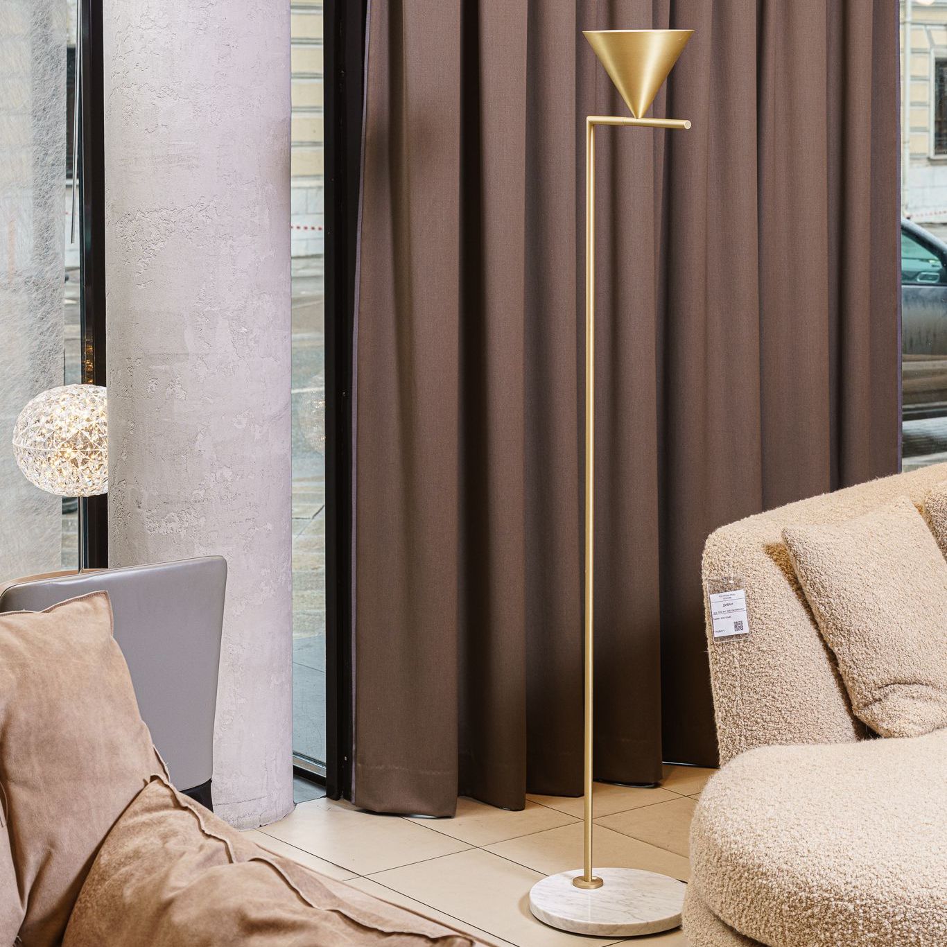 Flos Торшер Captain Flint Brushed Brass от Flos — в интерьере