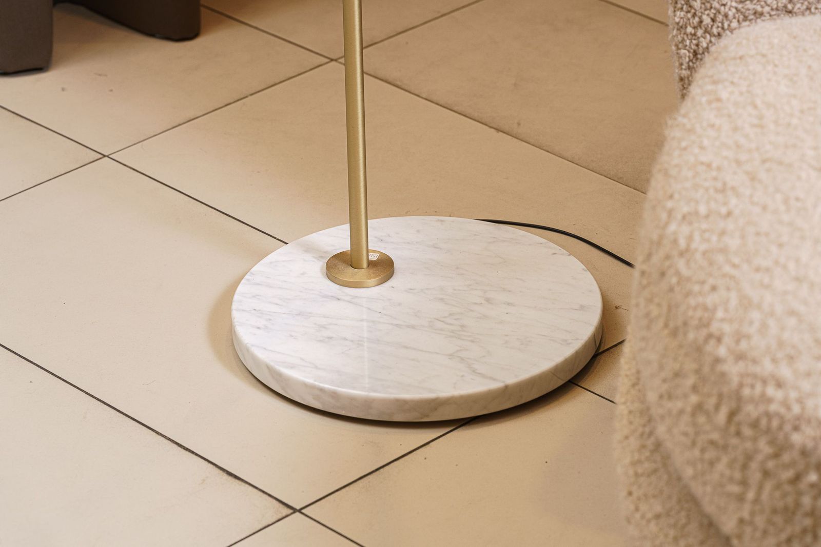 Flos Торшер Captain Flint Brushed Brass от Flos — в интерьере