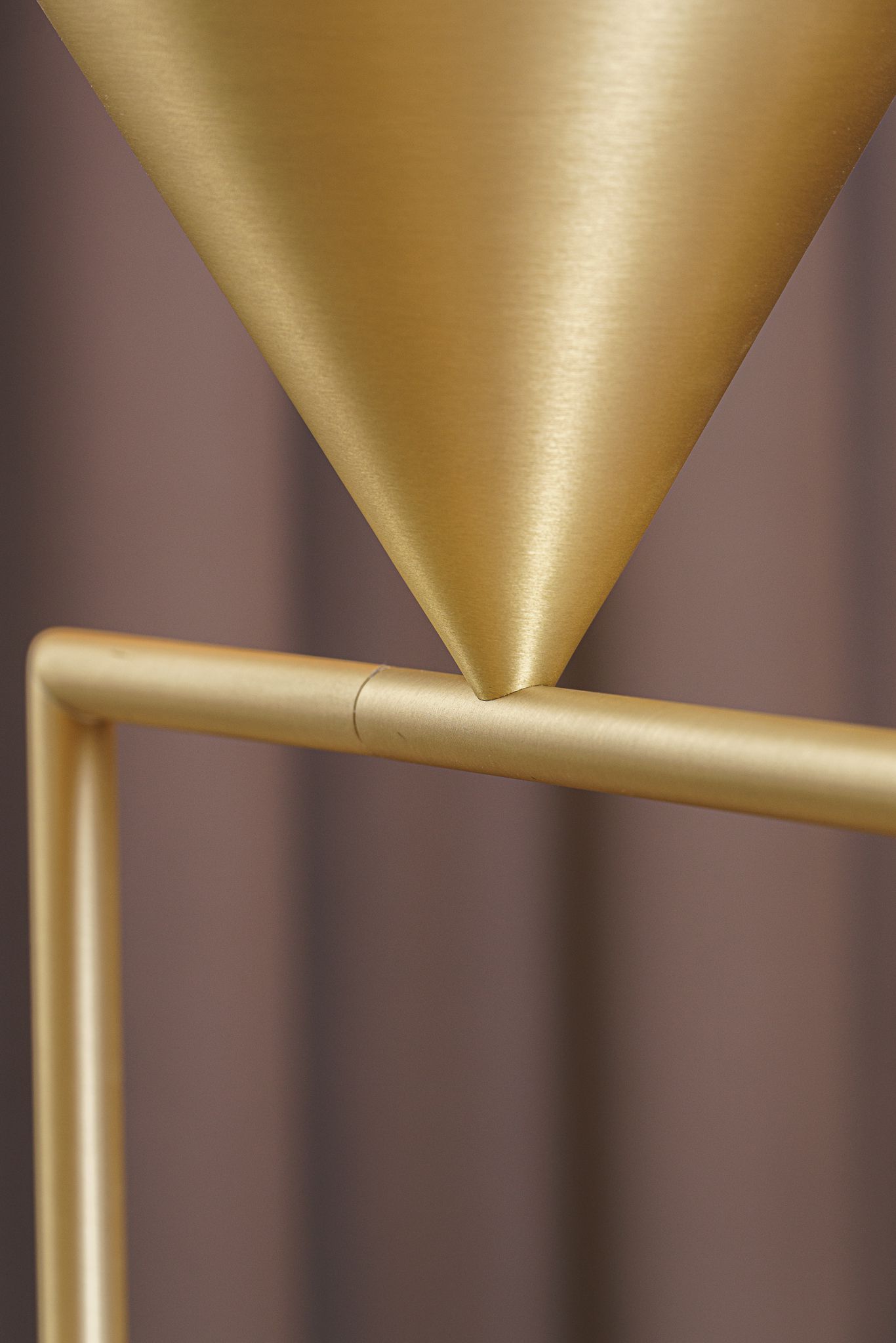 Flos Торшер Captain Flint Brushed Brass от Flos — в интерьере