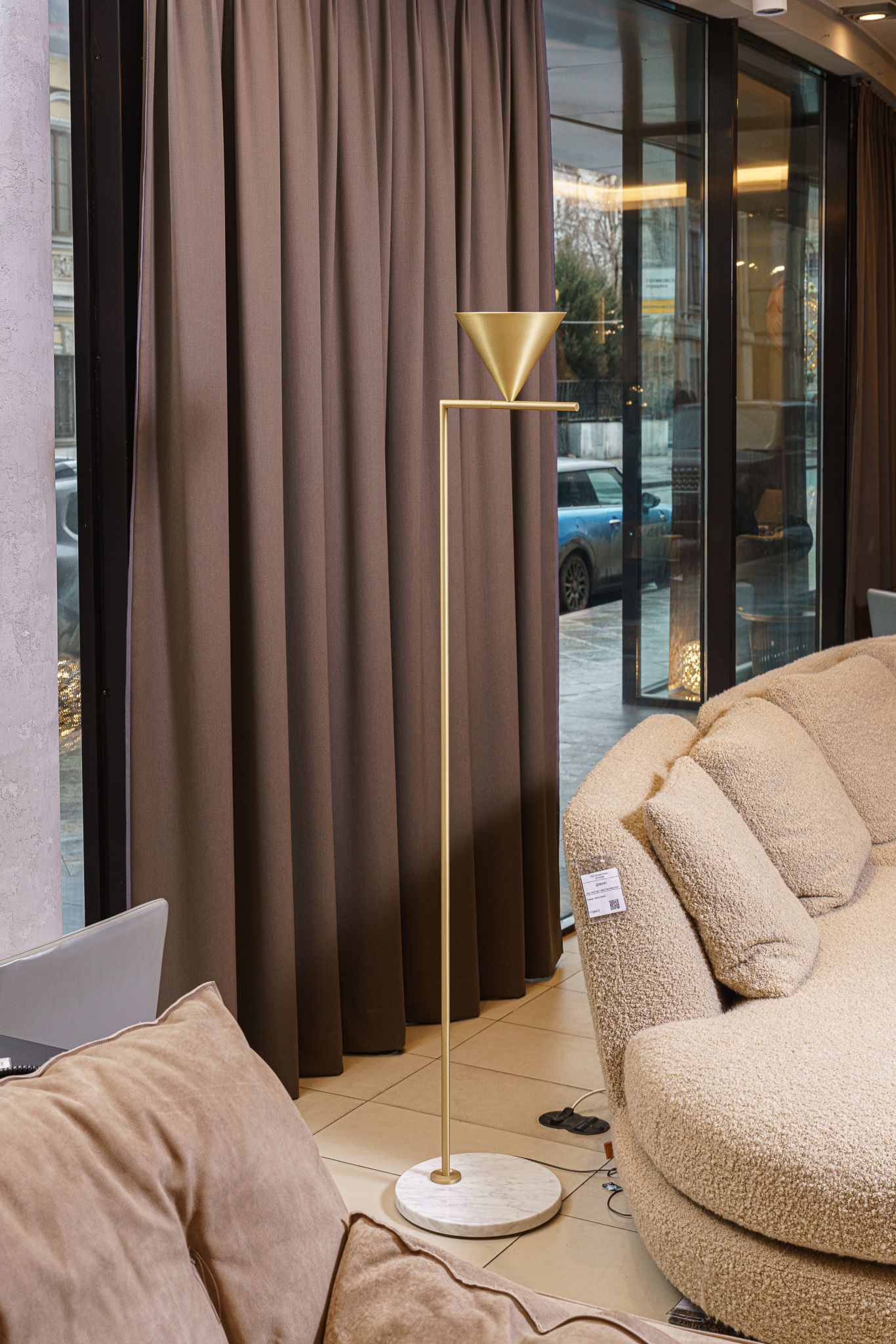 Flos Торшер Captain Flint Brushed Brass от Flos — в интерьере