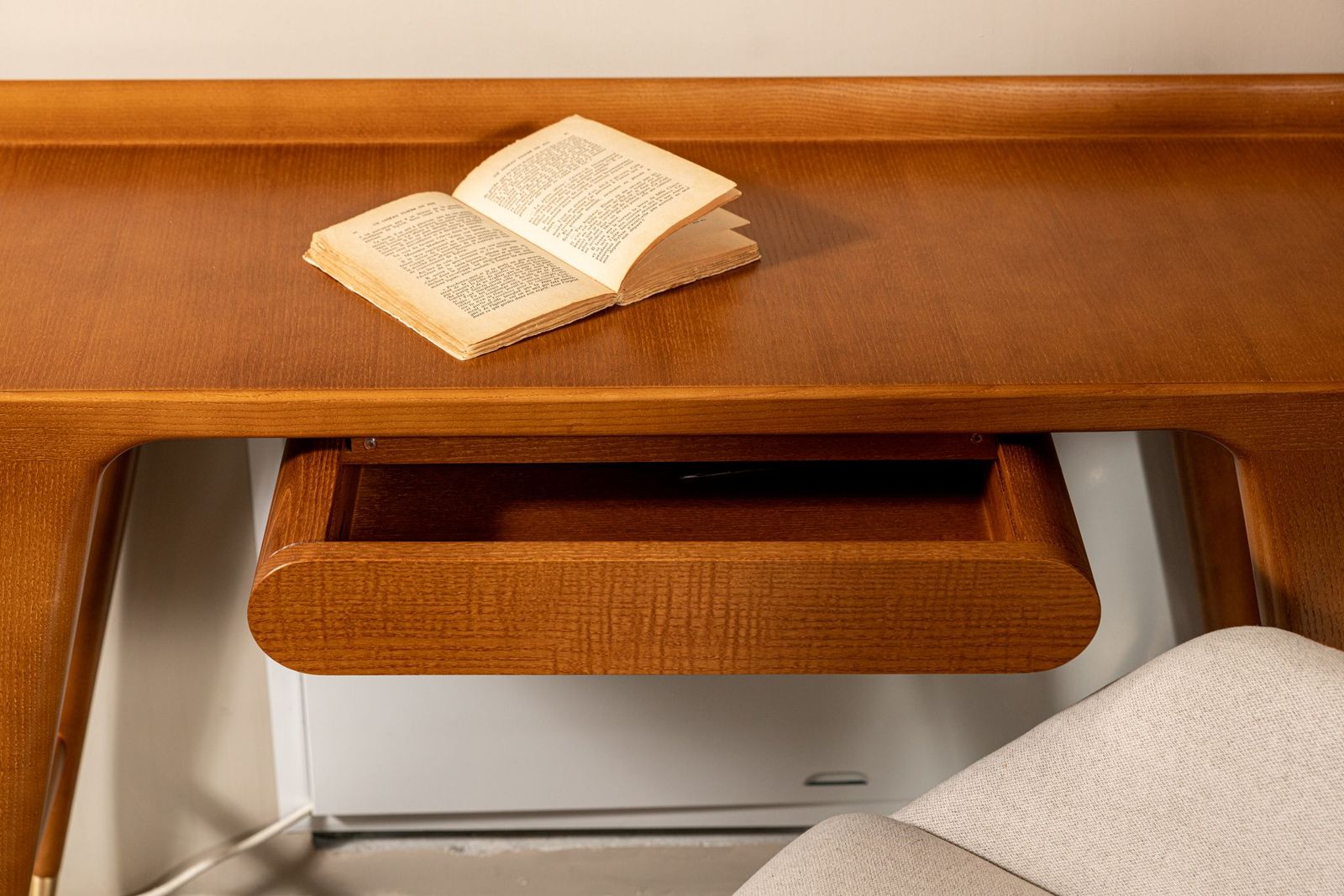 Molteni&C Письменный стол D.847.1 Gio Ponti от Molteni & C — в интерьере