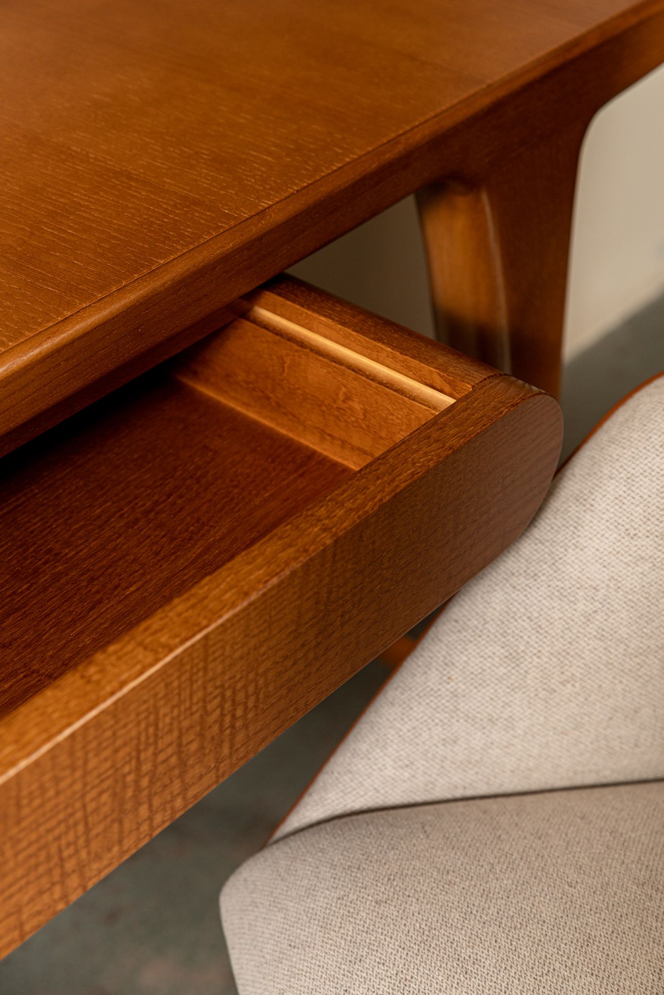 Molteni&C Письменный стол D.847.1 Gio Ponti от Molteni & C — в интерьере