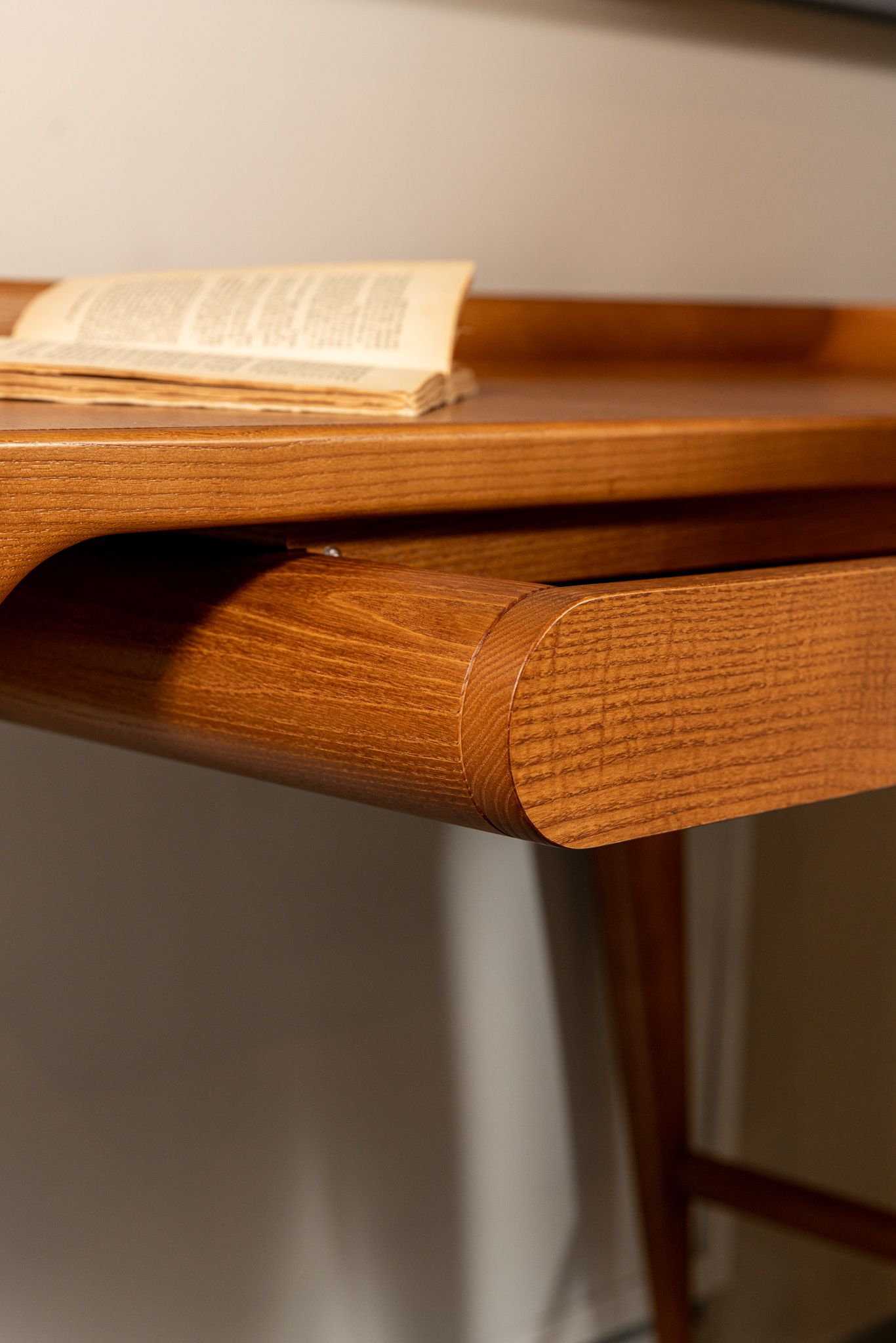Molteni&C Письменный стол D.847.1 Gio Ponti от Molteni & C — в интерьере