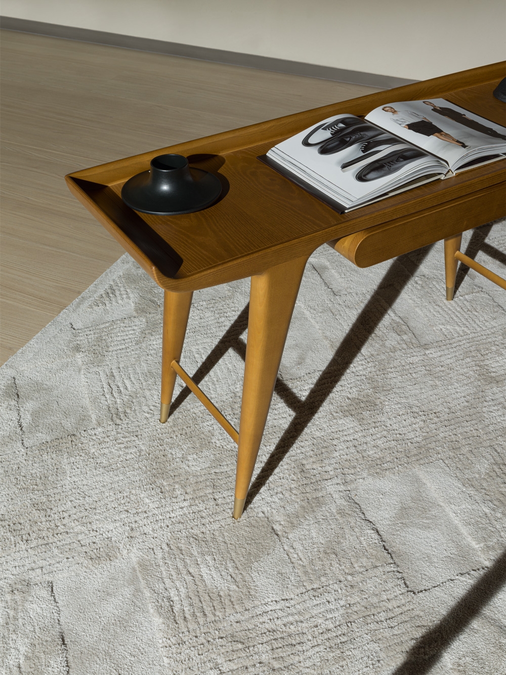 Molteni&C Письменный стол D.847.1 Gio Ponti от Molteni & C — в интерьере