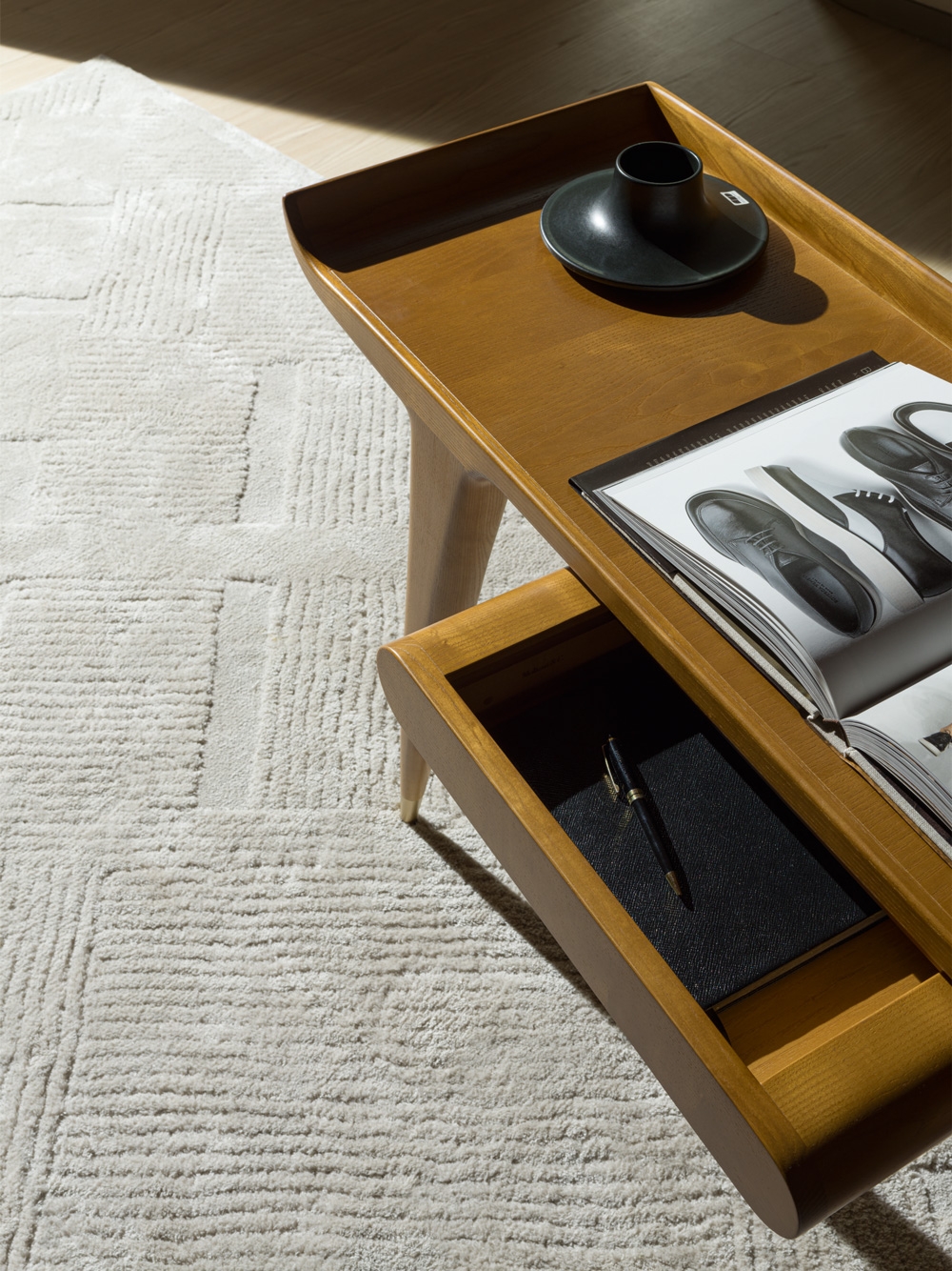 Molteni&C Письменный стол D.847.1 Gio Ponti от Molteni & C — в интерьере