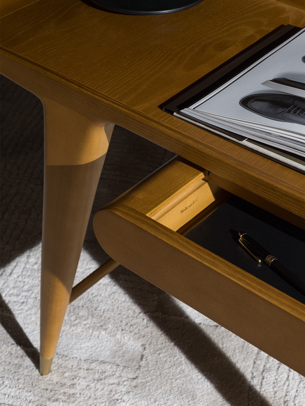Molteni&C Письменный стол D.847.1 Gio Ponti от Molteni & C — в интерьере