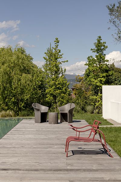 Cappellini Уличное кресло Thinking Man’s Chair от Cappellini — в интерьере