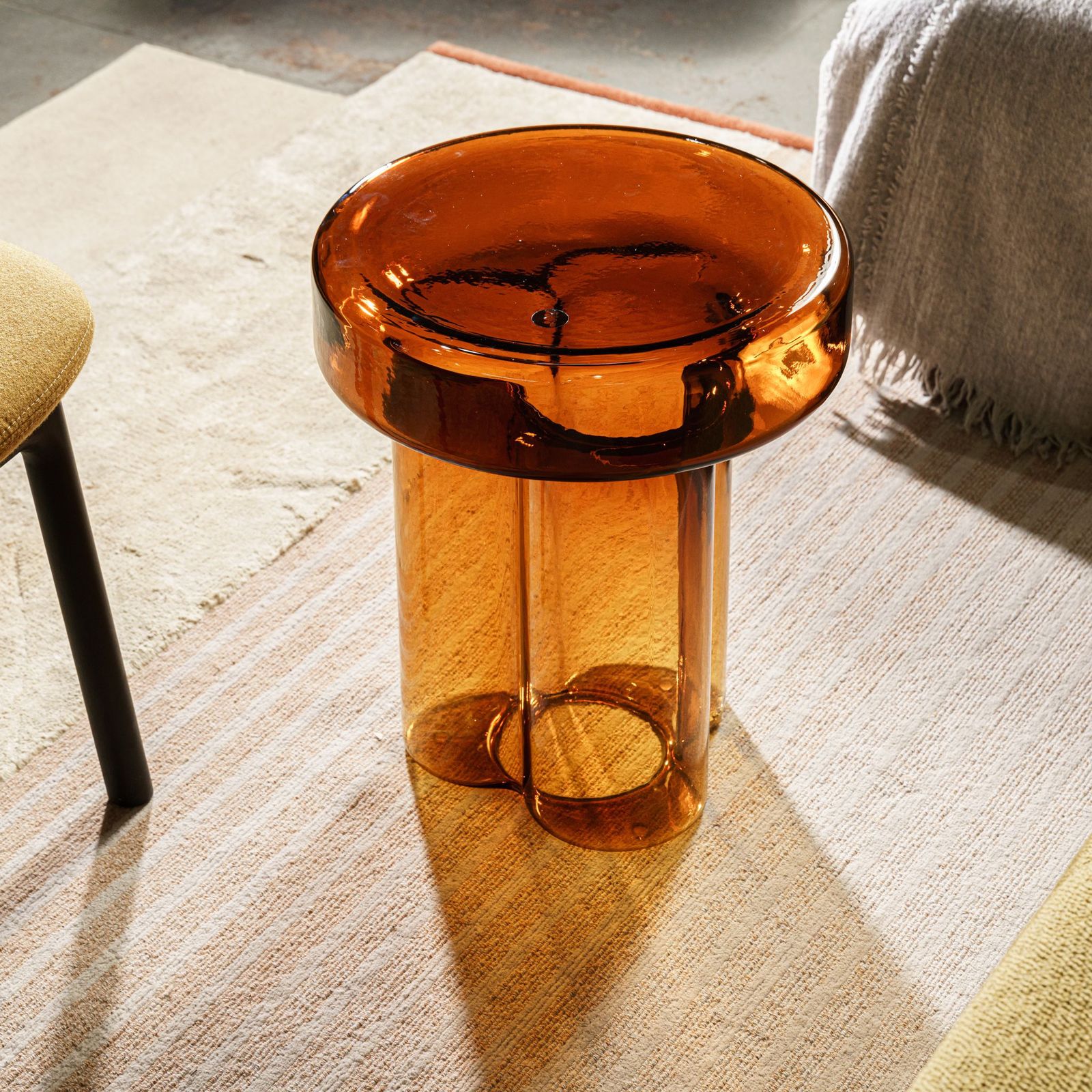 Miniforms Журнальный столик Soda Amber d38 от Miniforms — в интерьере