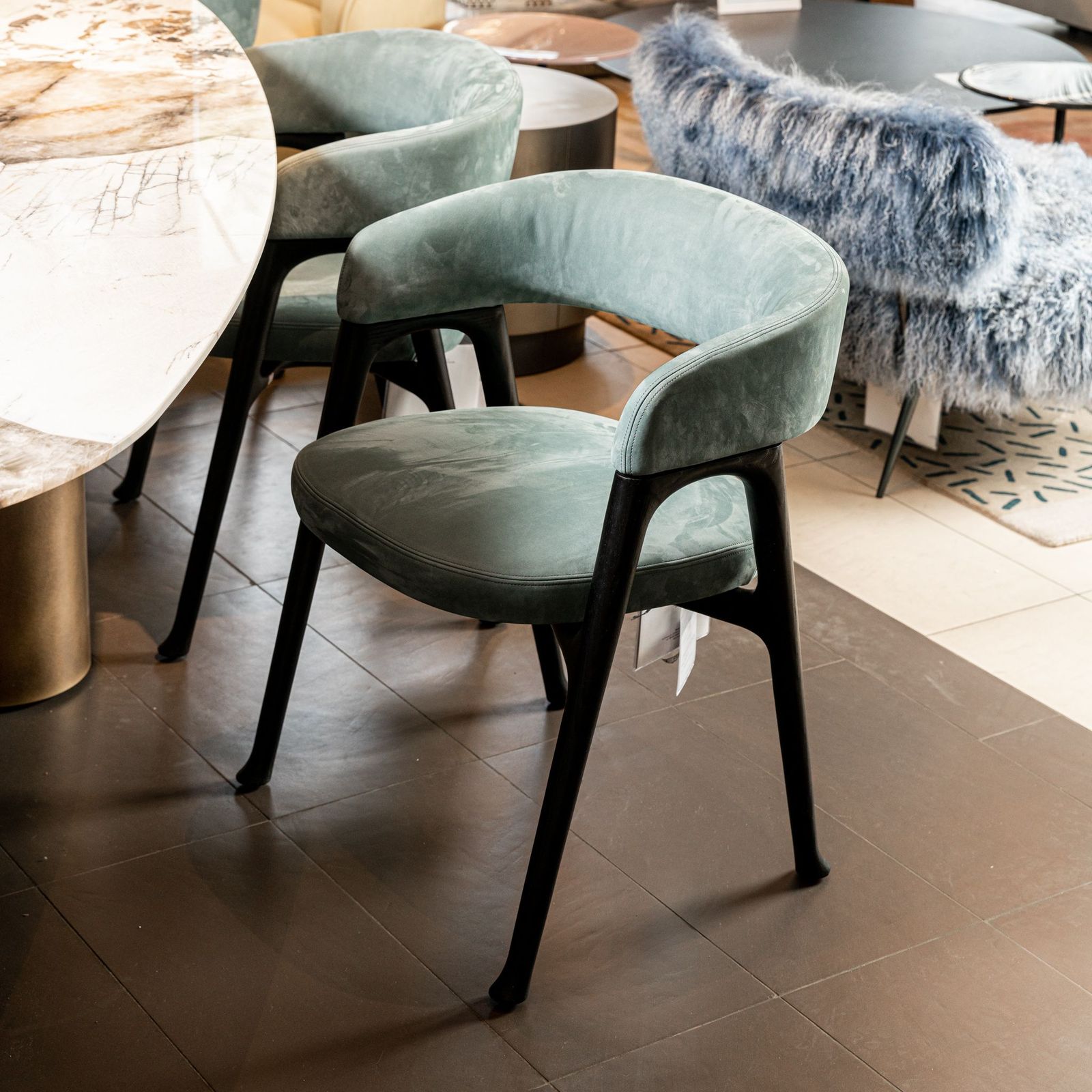 Baxter Стул Corinne Kashmir Ciment от Baxter — в интерьере