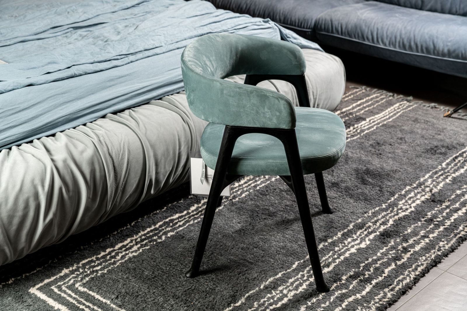 Baxter Стул Corinne Kashmir Ciment от Baxter — в интерьере