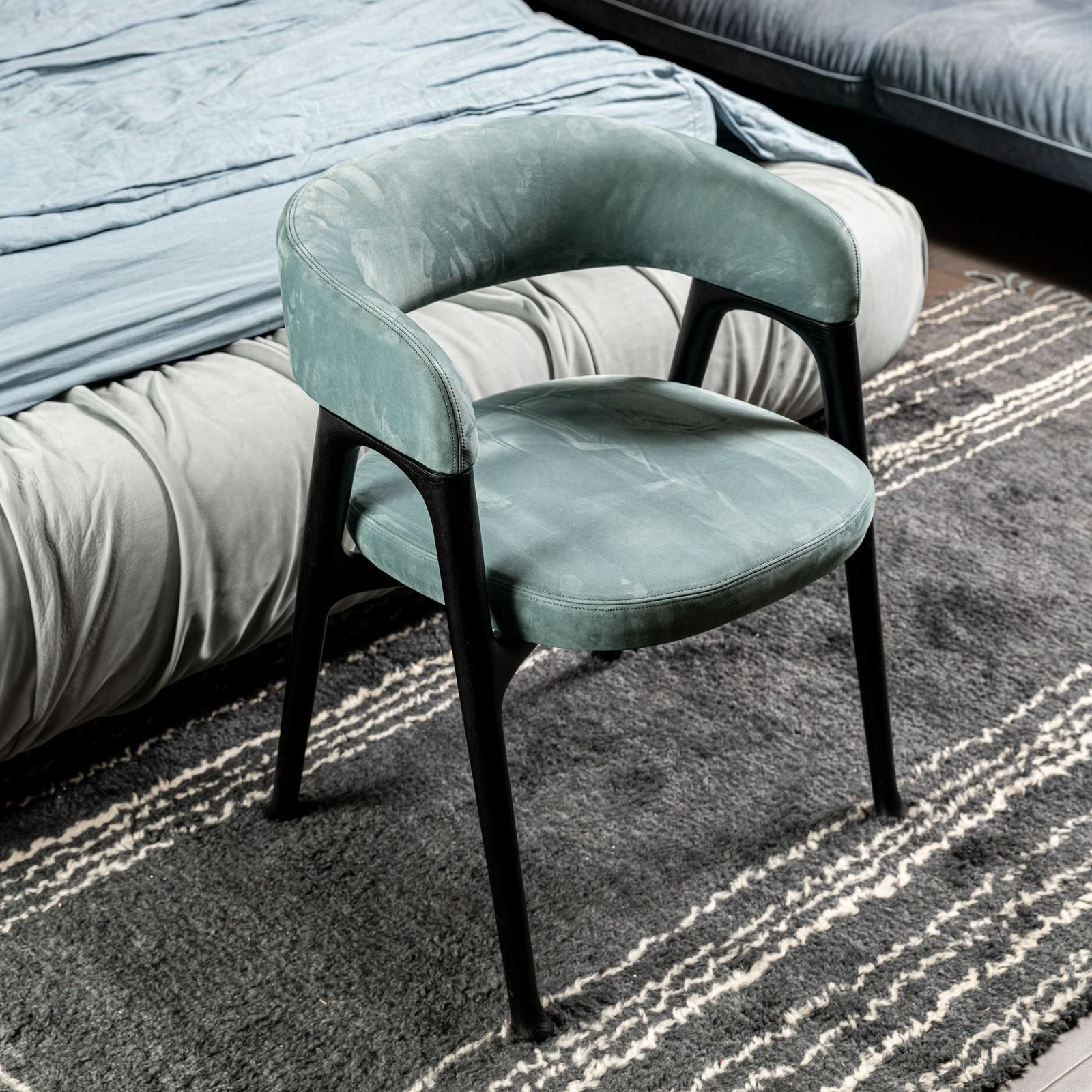 Baxter Стул Corinne Kashmir Ciment от Baxter — в интерьере