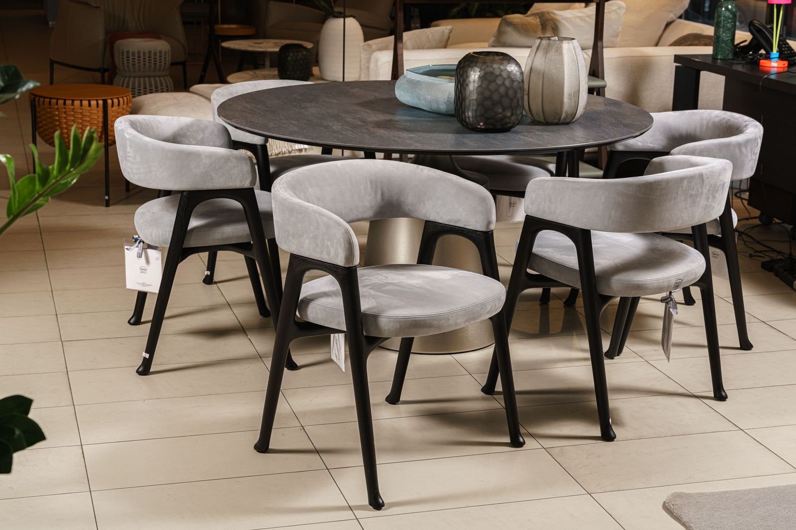 Baxter Стул Corinne Kashmir Ciment от Baxter — в интерьере