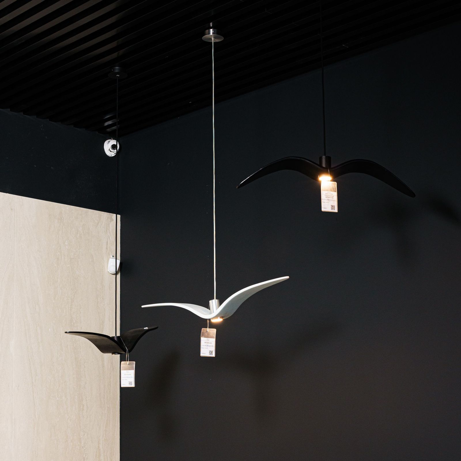 Brokis Подвесной светильник Night Birds PC962 Smoke grey massif от Brokis — в интерьере