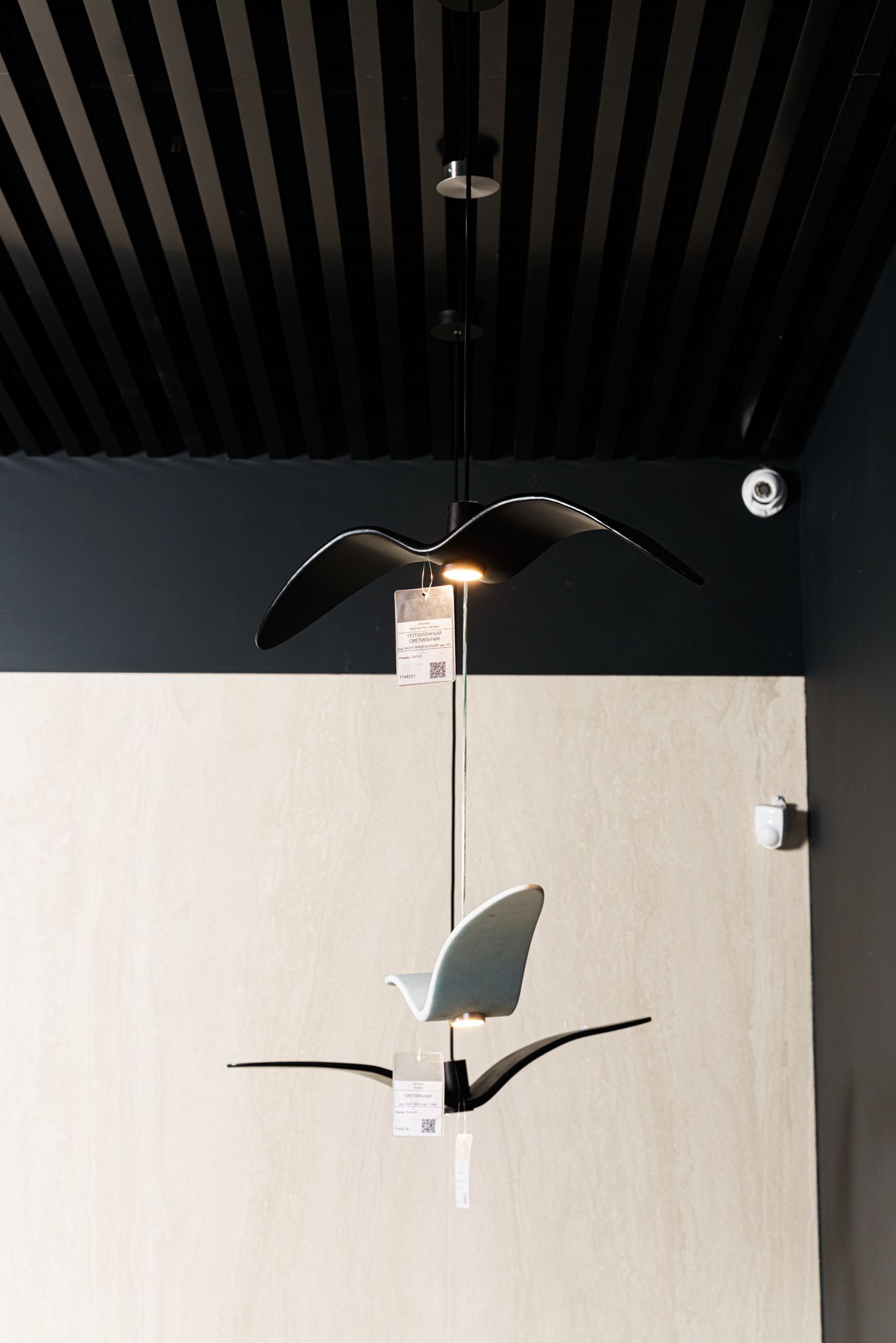 Brokis Подвесной светильник Night Birds PC962 Smoke grey massif от Brokis — в интерьере