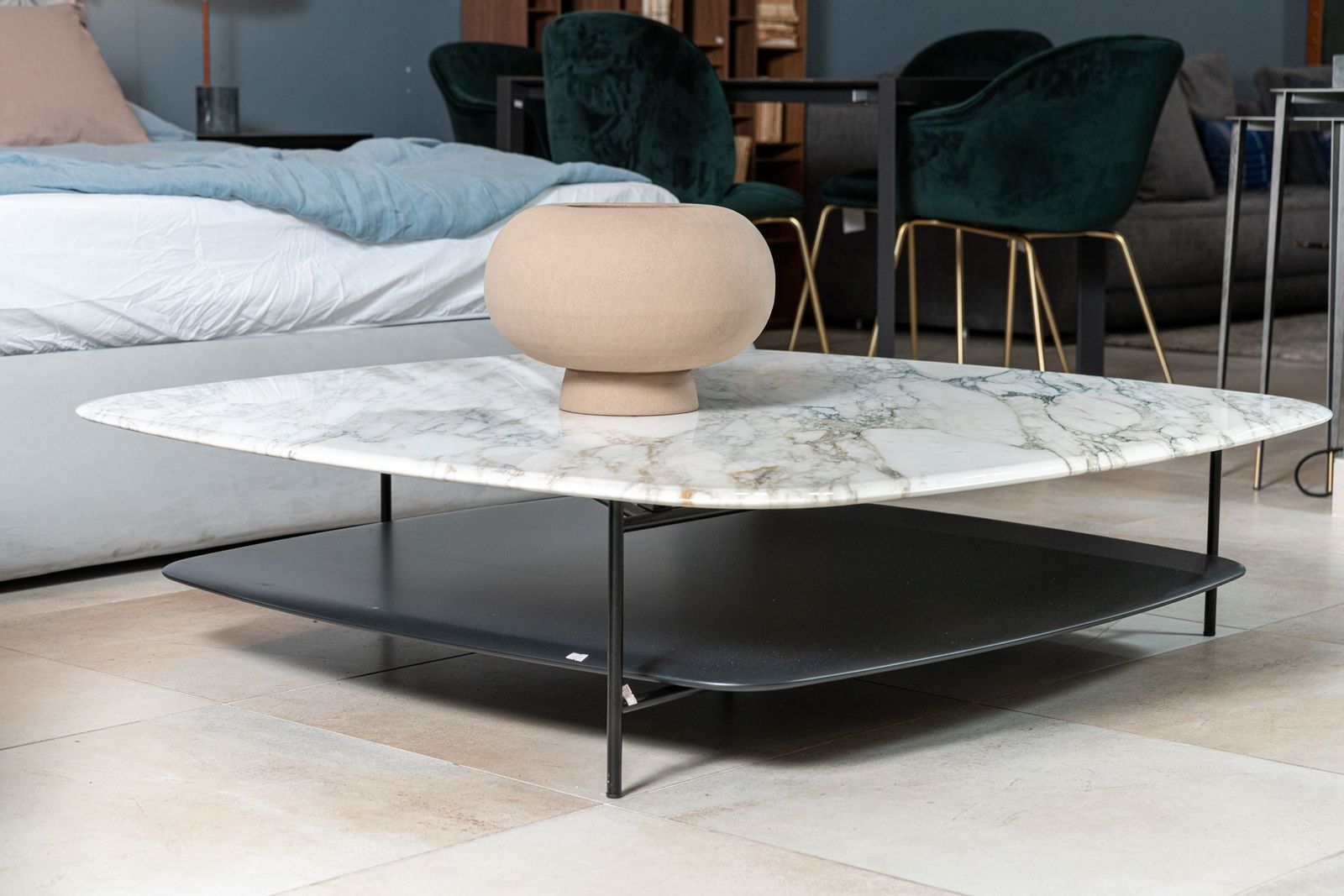 Meridiani Журнальный столик Adrian 130 от Meridiani — в интерьере