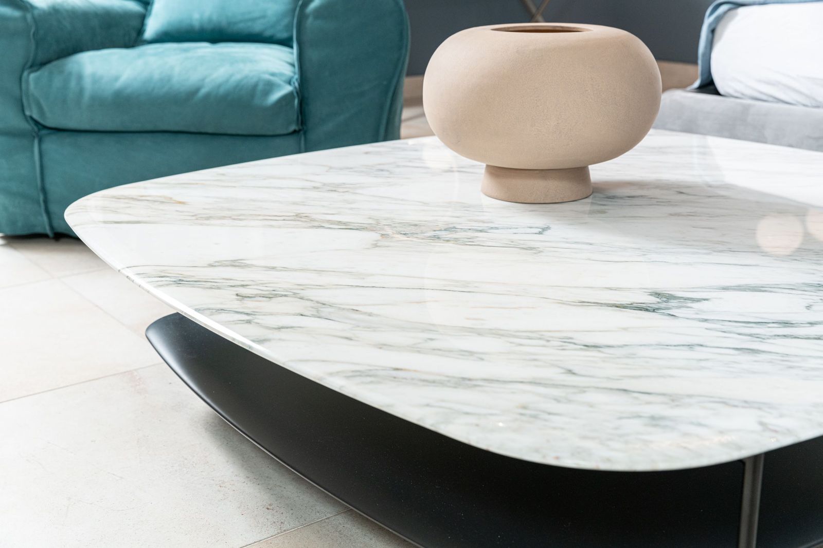 Meridiani Журнальный столик Adrian 130 от Meridiani — в интерьере