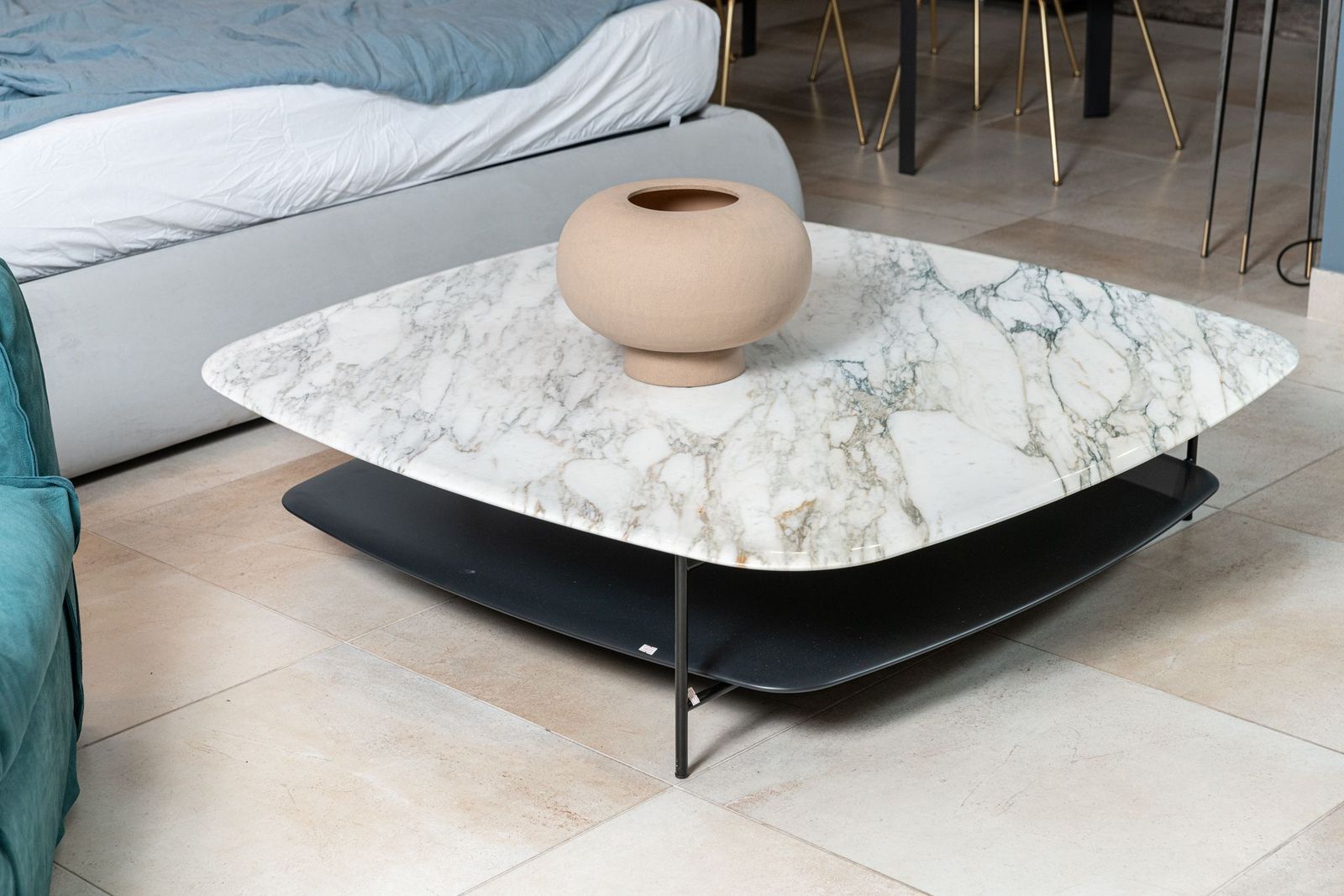 Meridiani Журнальный столик Adrian 130 от Meridiani — в интерьере