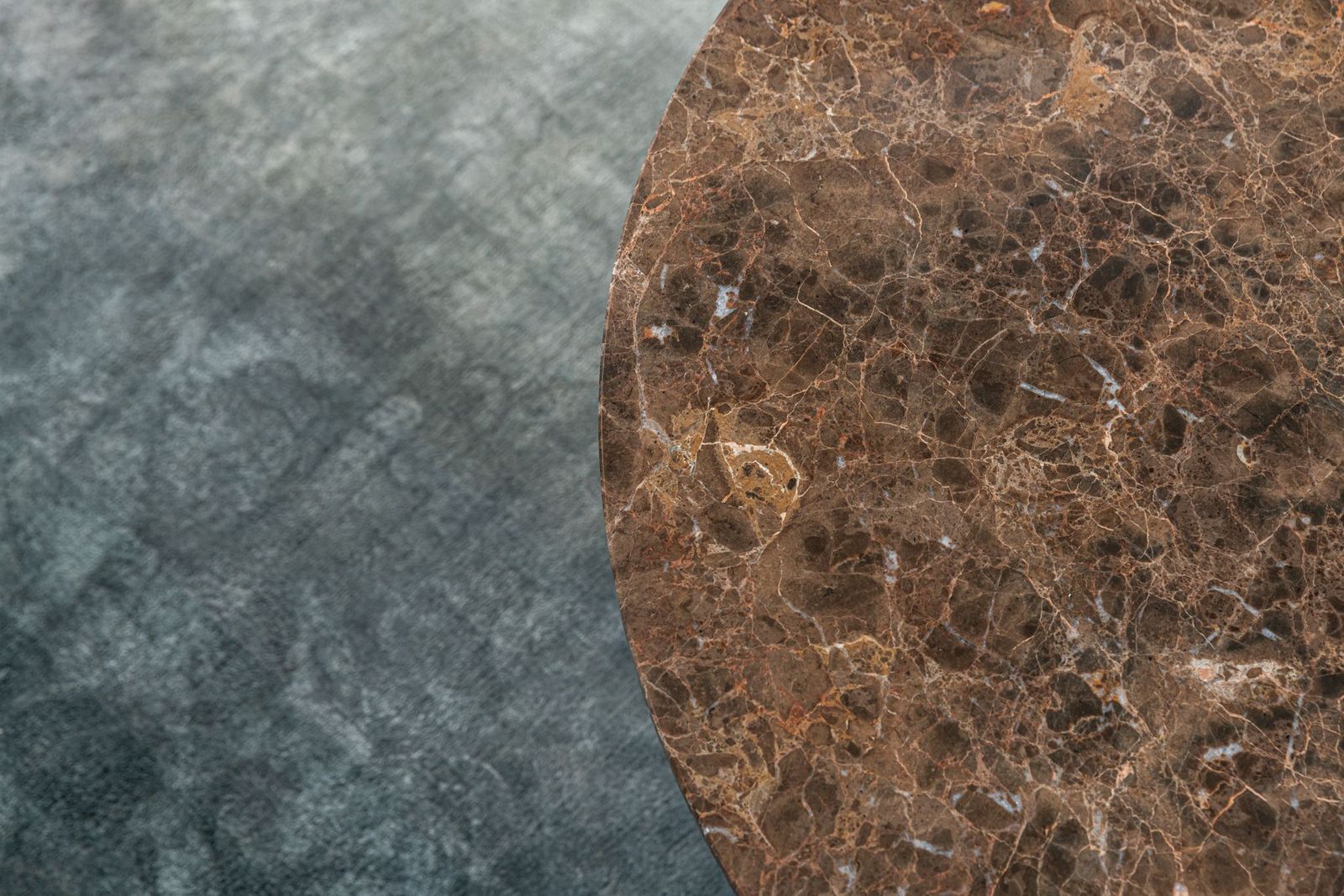 Poliform Журнальный столик Mondrian 80*80*38 emperador dark от Poliform — в интерьере