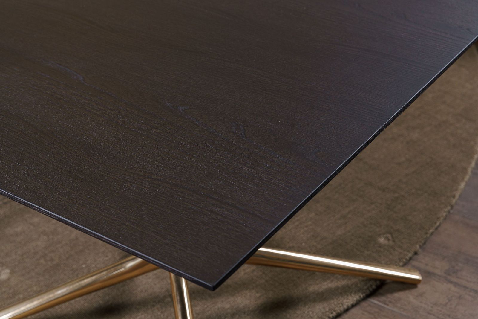 Poliform Журнальный столик Mondrian 70*70*48 olmo nero от Poliform — в интерьере