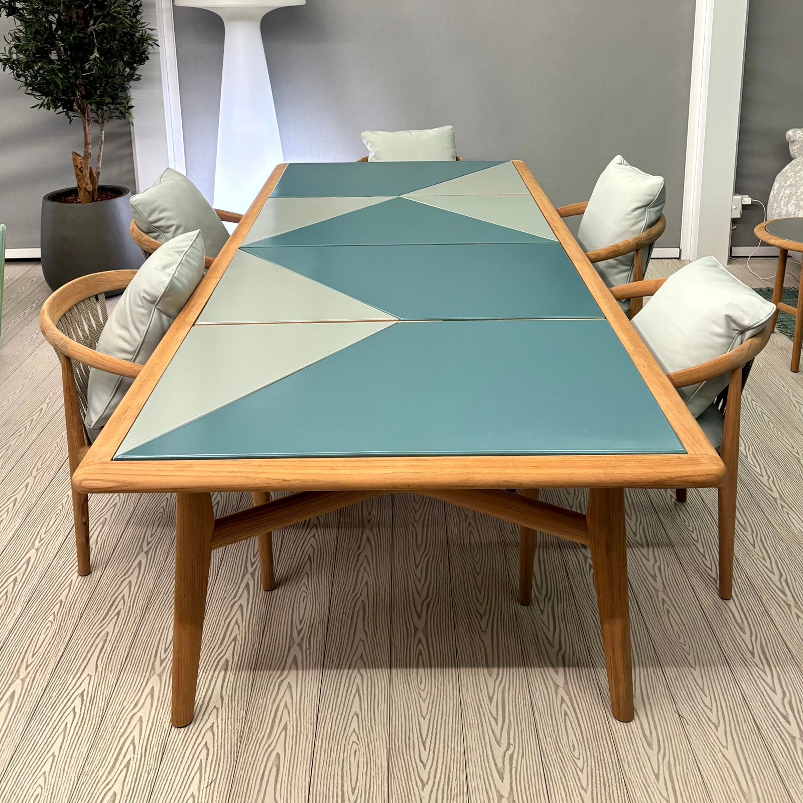 Poltrona Frau Уличный стол The Secret Garden Pale Green / Deep Green от Poltrona Frau — в интерьере