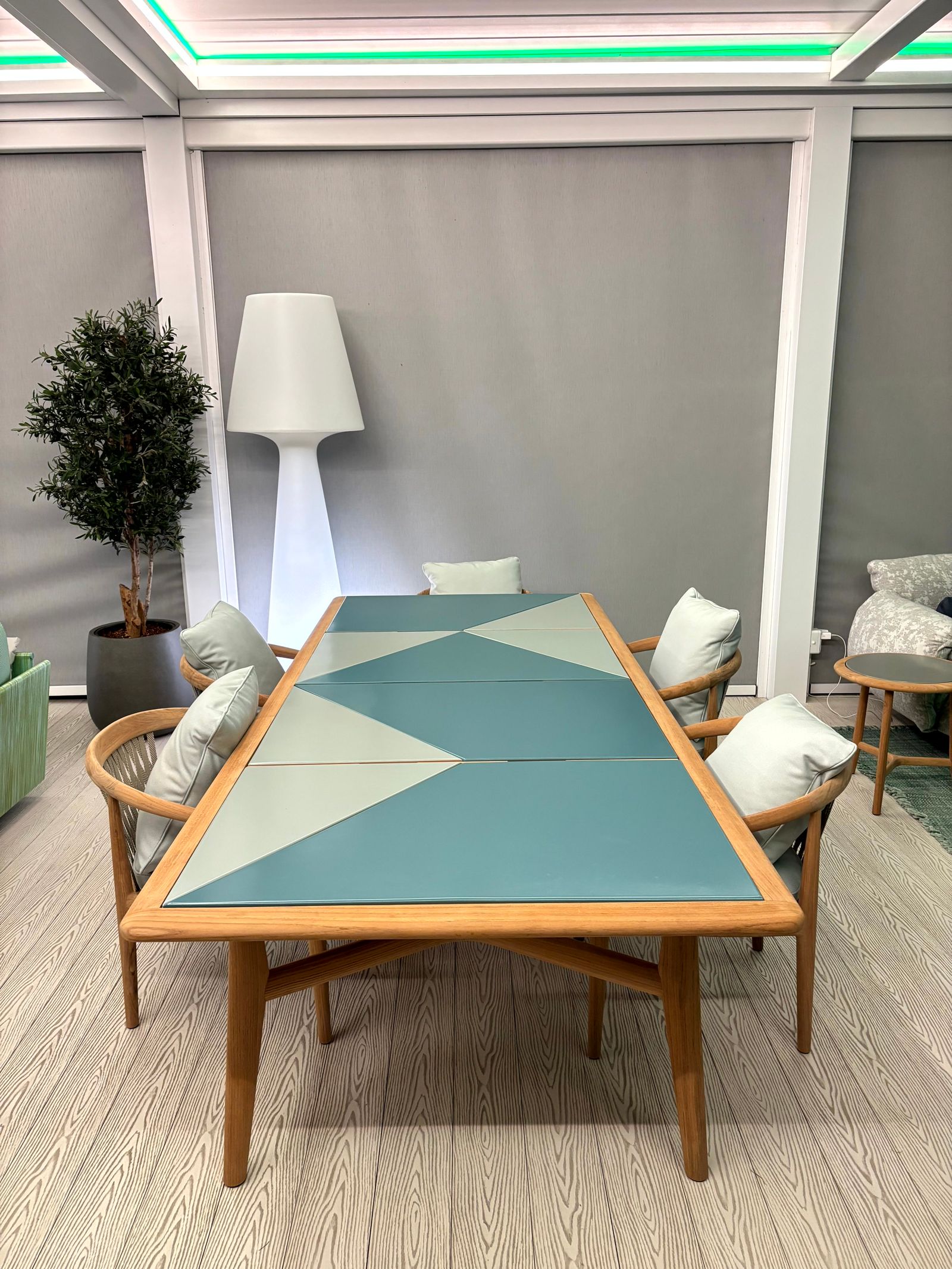 Poltrona Frau Уличный стол The Secret Garden Pale Green / Deep Green от Poltrona Frau — в интерьере