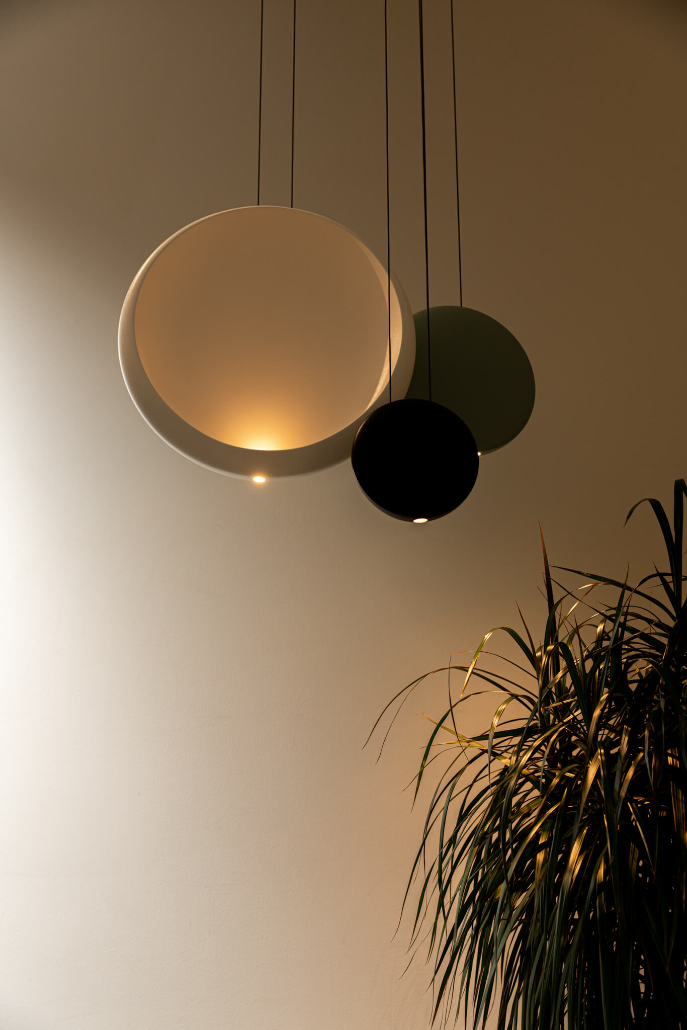 Vibia Подвесной светильник Cosmos 3 подвеса 2511 Verde от Vibia — в интерьере