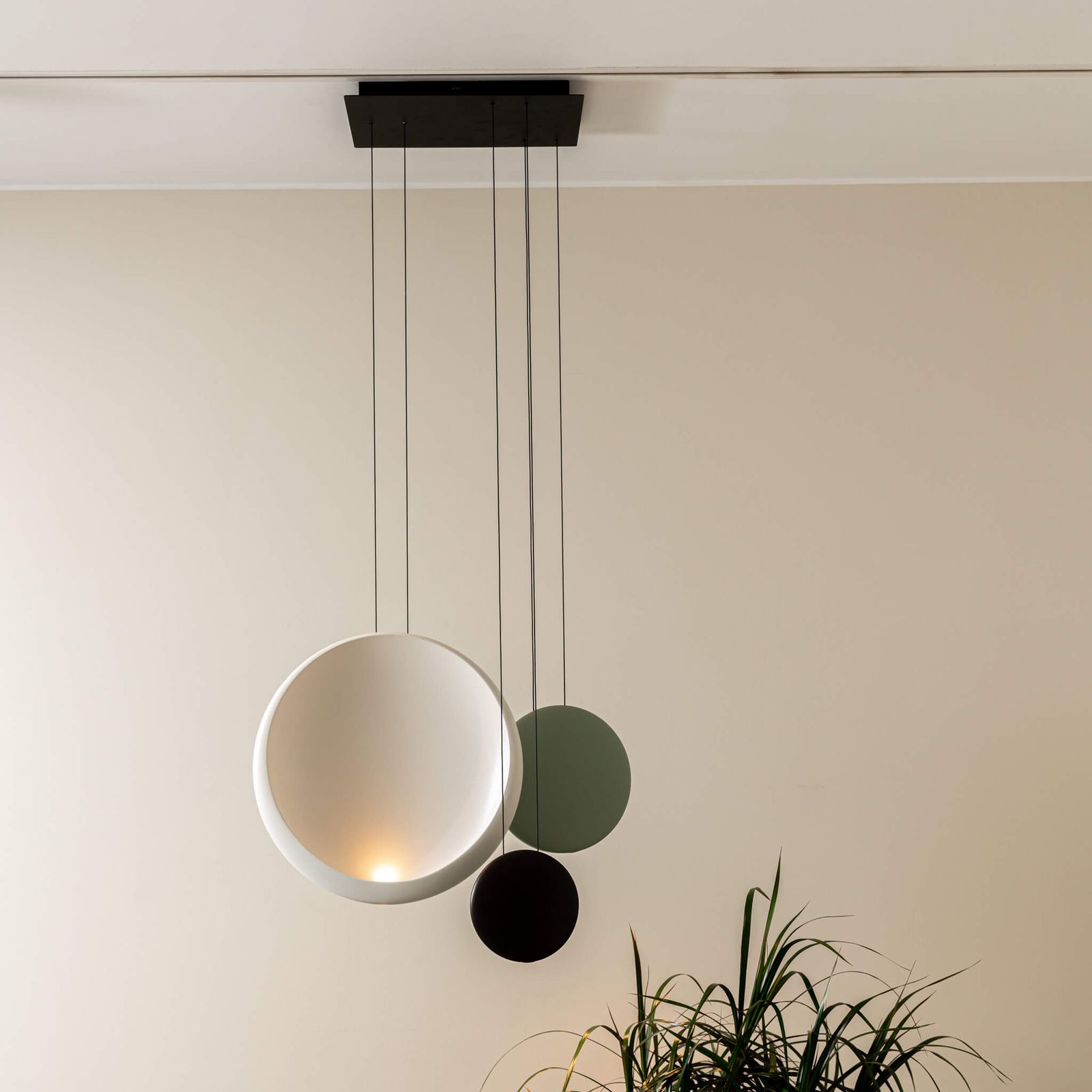 Vibia Подвесной светильник Cosmos 3 подвеса 2511 Verde от Vibia — в интерьере