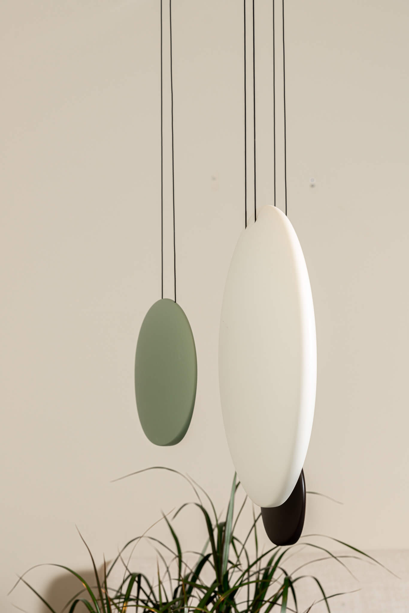 Vibia Подвесной светильник Cosmos 3 подвеса 2511 Verde от Vibia — в интерьере