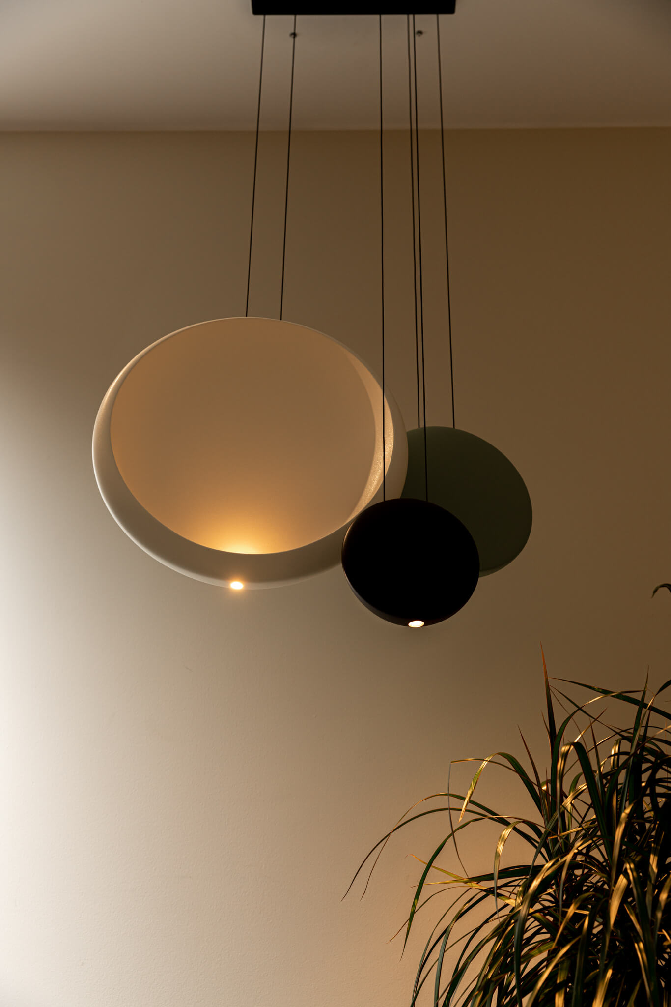 Vibia Подвесной светильник Cosmos 3 подвеса 2511 Verde от Vibia — в интерьере