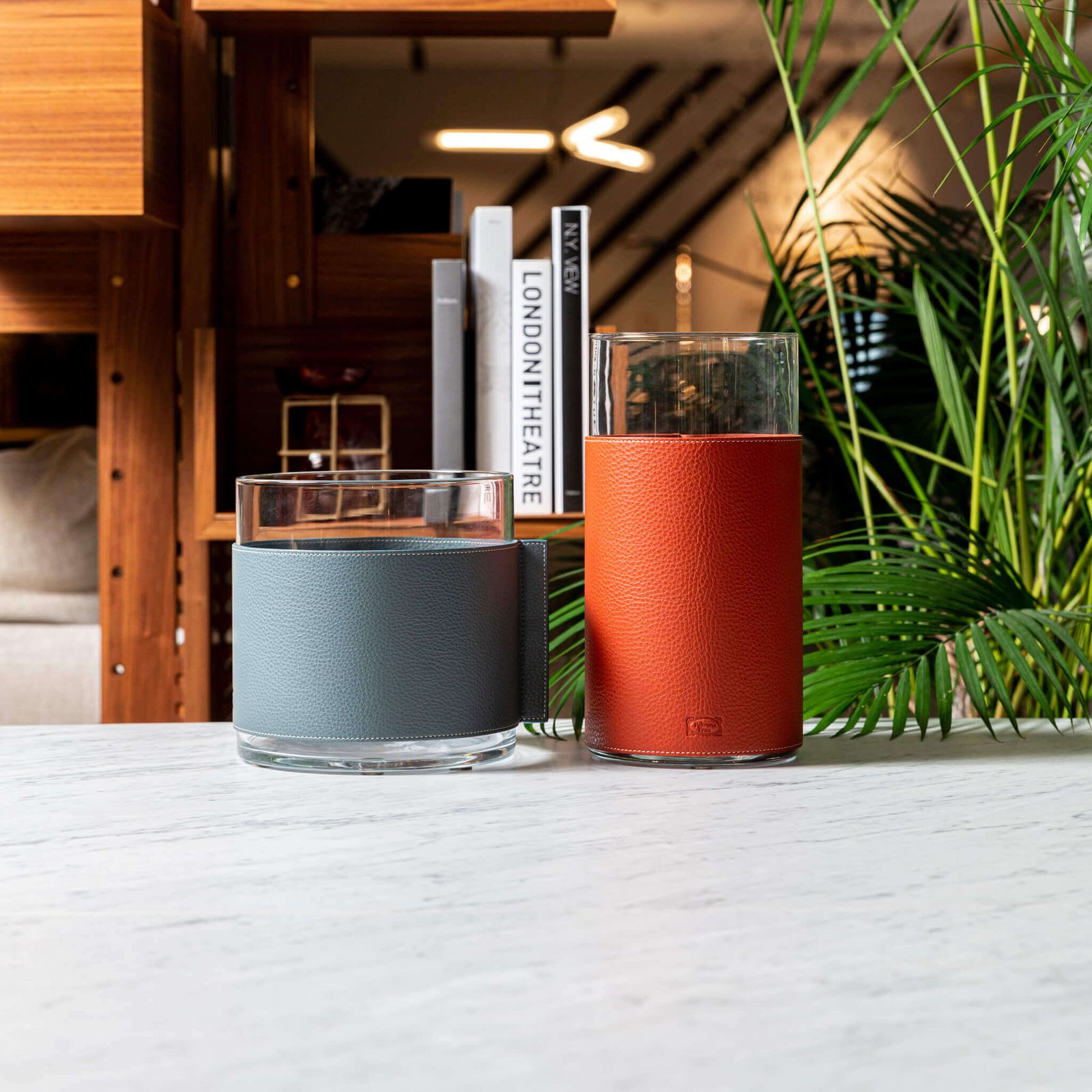 Poltrona Frau Ваза Leather Pot Nest Larimar от Poltrona Frau — в интерьере
