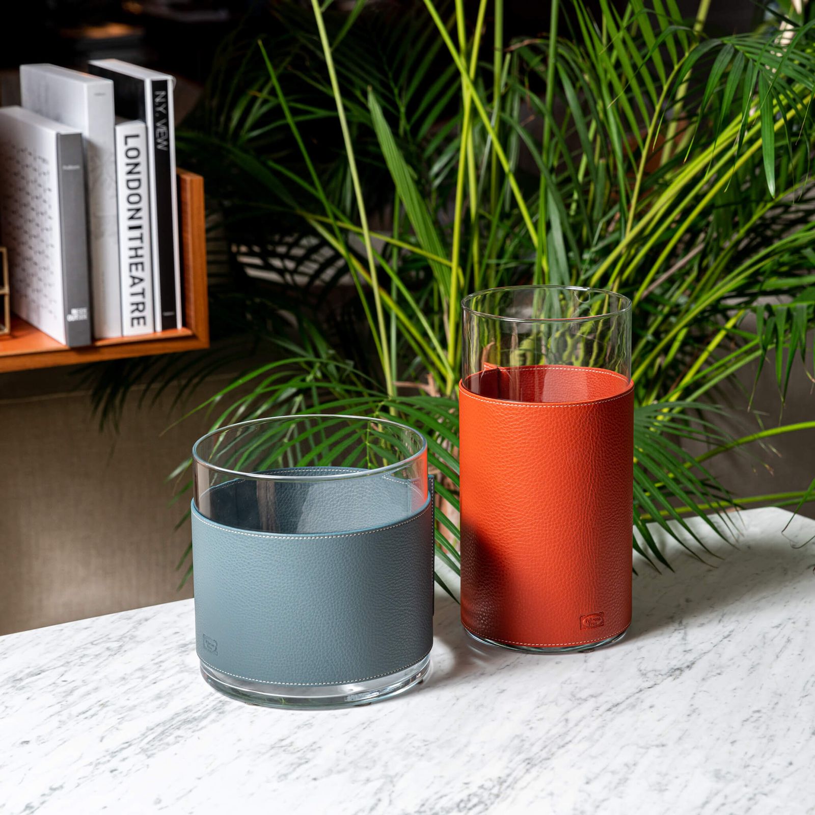 Poltrona Frau Ваза Leather Pot Nest Larimar от Poltrona Frau — в интерьере