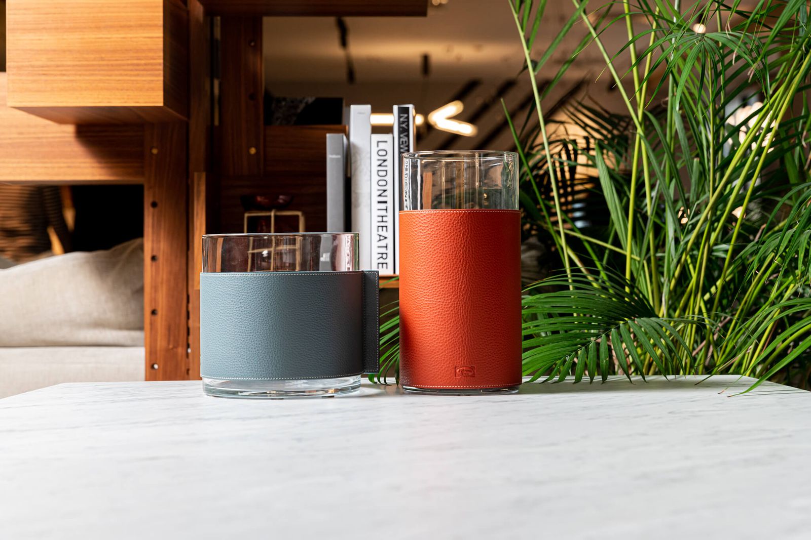 Poltrona Frau Ваза Leather Pot Nest Larimar от Poltrona Frau — в интерьере