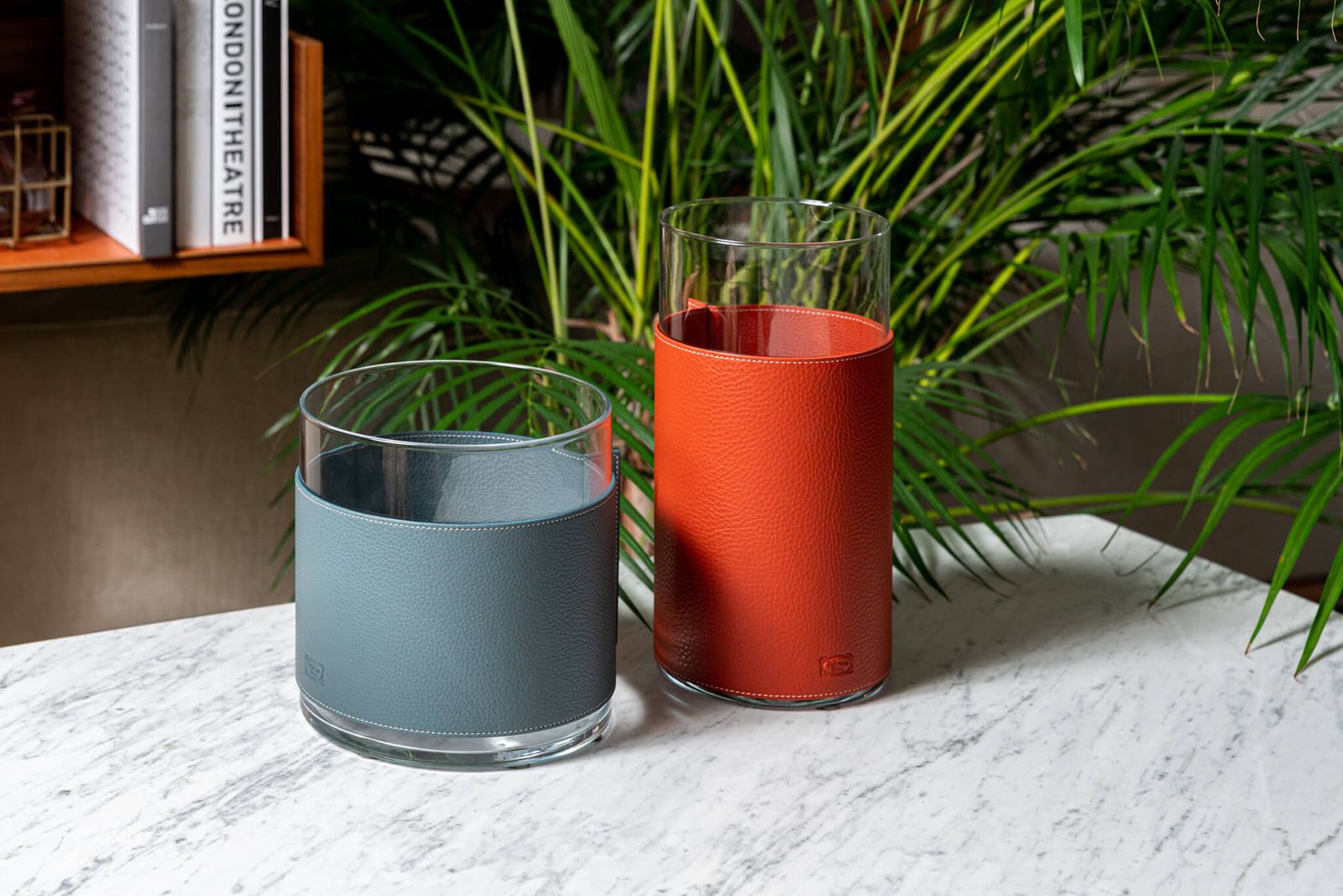 Poltrona Frau Ваза Leather Pot Nest Larimar от Poltrona Frau — в интерьере