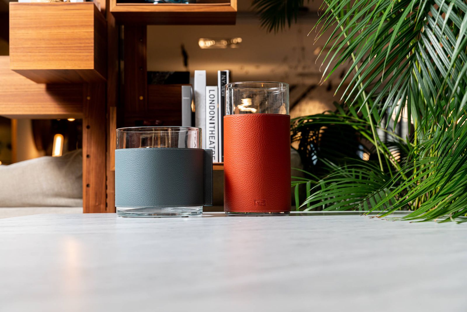 Poltrona Frau Ваза Leather Pot Nest Larimar от Poltrona Frau — в интерьере