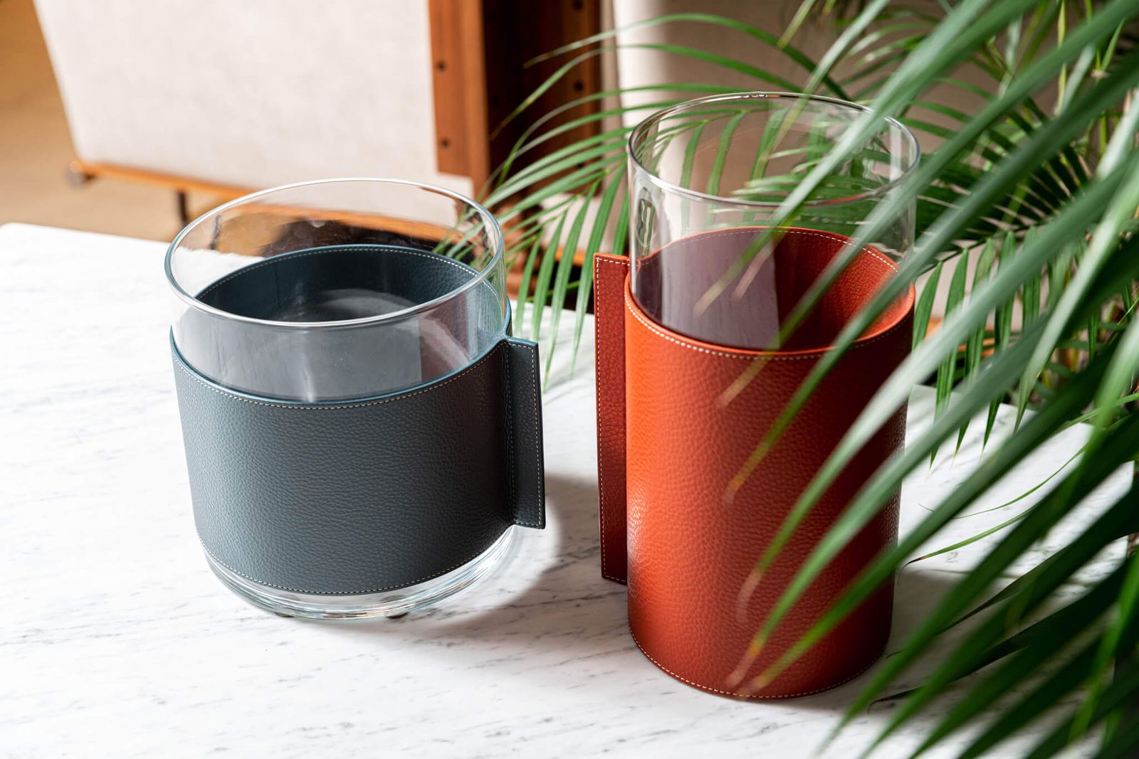 Poltrona Frau Ваза Leather Pot Nest Larimar от Poltrona Frau — в интерьере