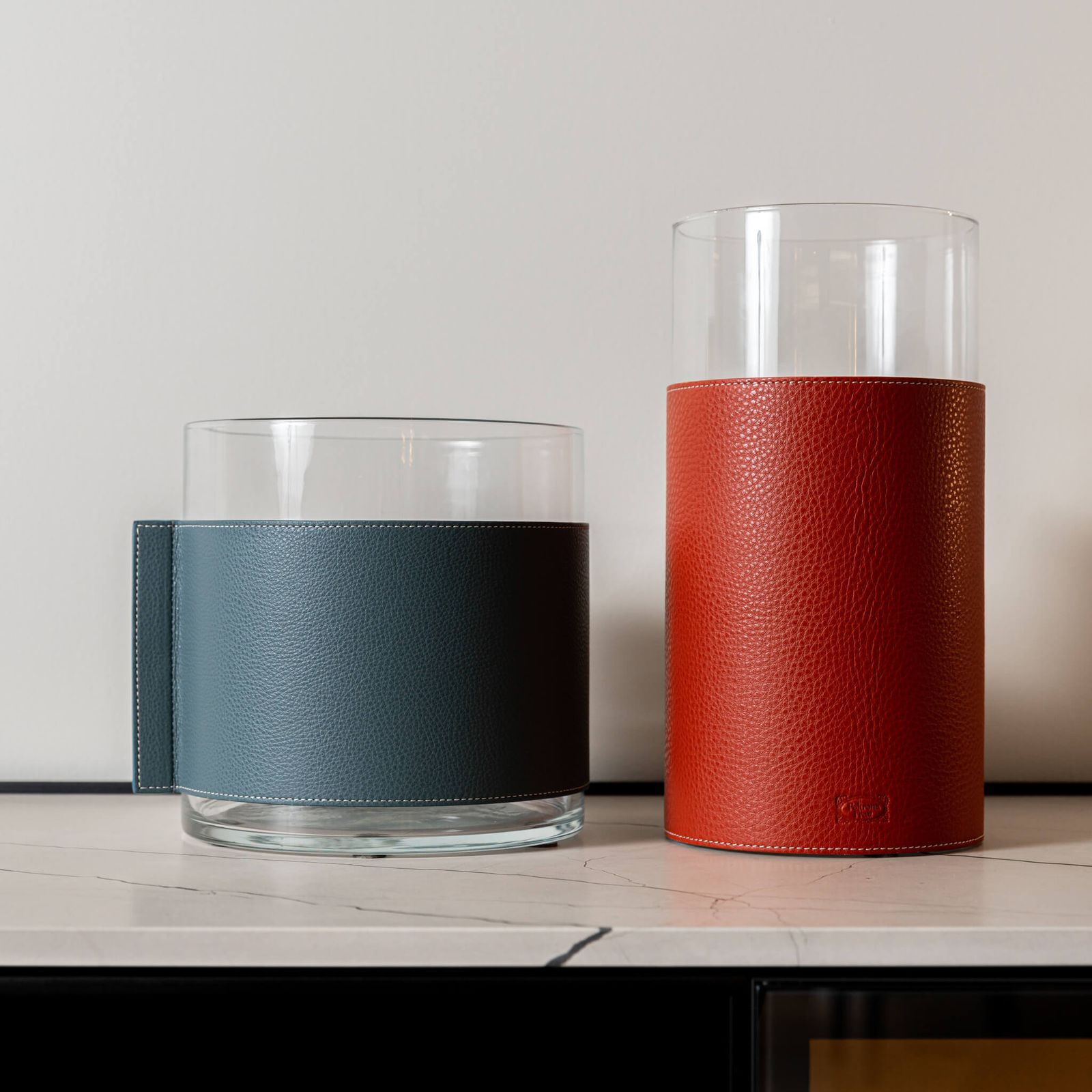 Poltrona Frau Ваза Leather Pot Nest Larimar от Poltrona Frau — в интерьере