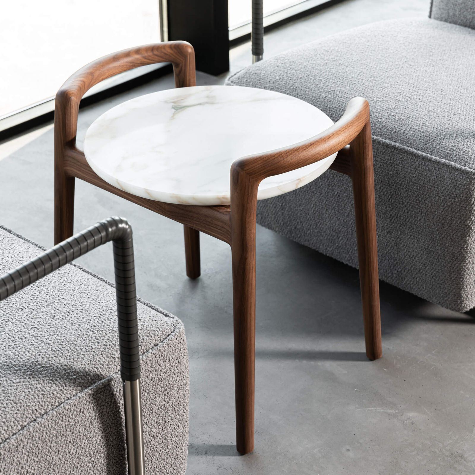 Flexform Журнальный столик Ascanio Calacata от Flexform — в интерьере