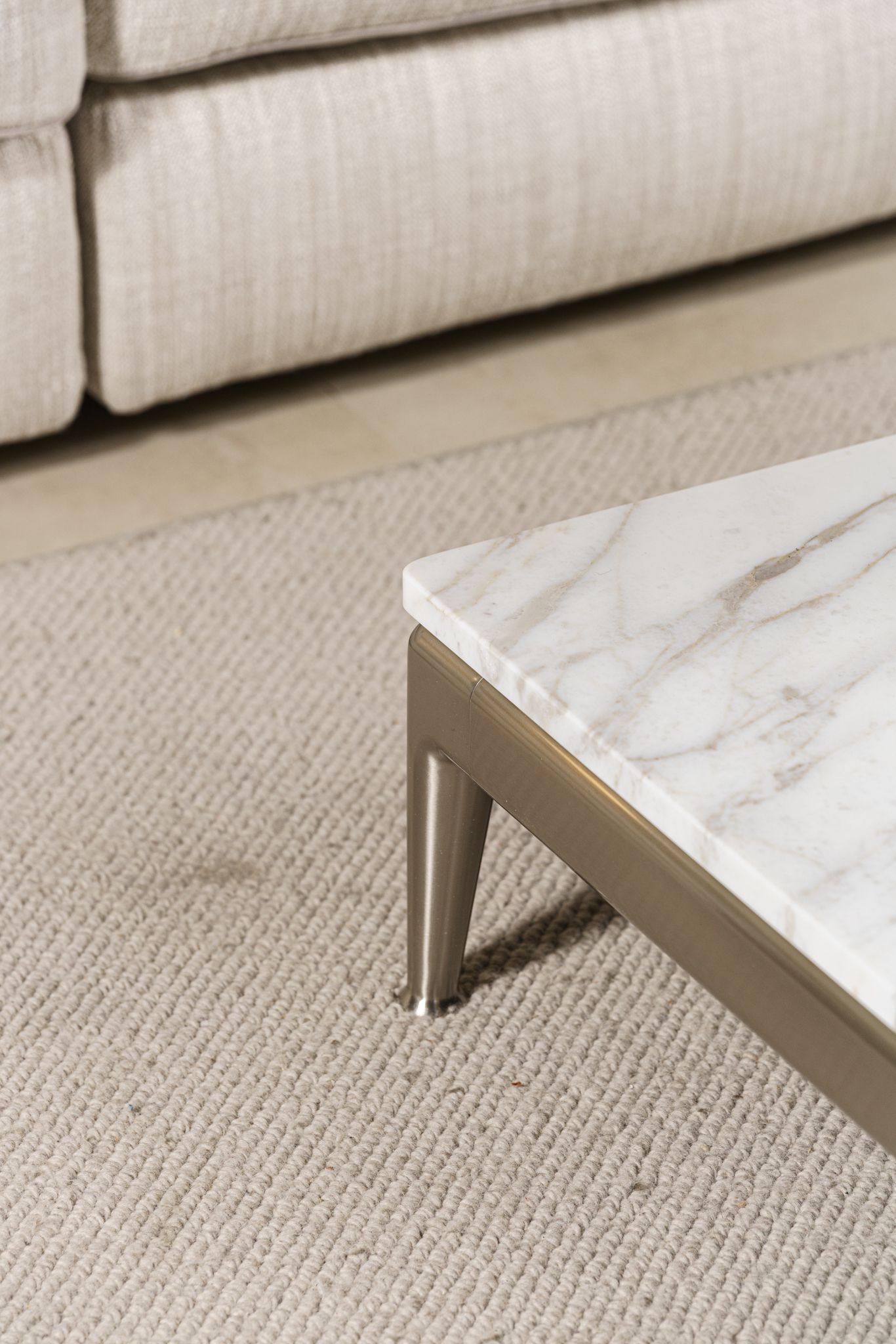 Flexform Журнальный столик Pico Calacata от Flexform — в интерьере