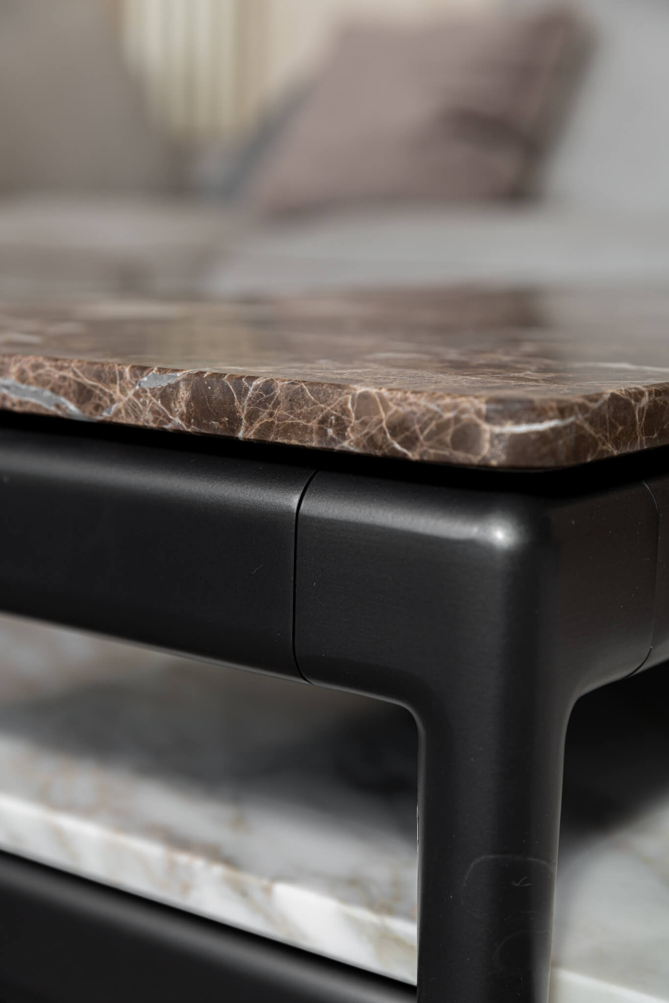 Flexform Журнальный столик Pico Calacata от Flexform — в интерьере