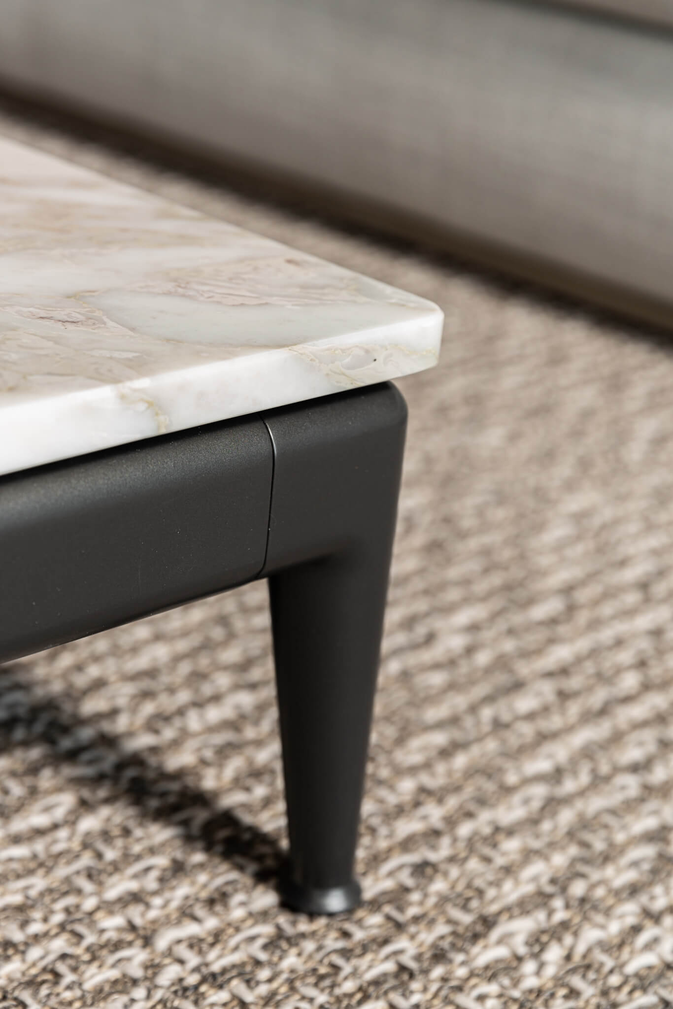 Flexform Журнальный столик Pico Calacata от Flexform — в интерьере