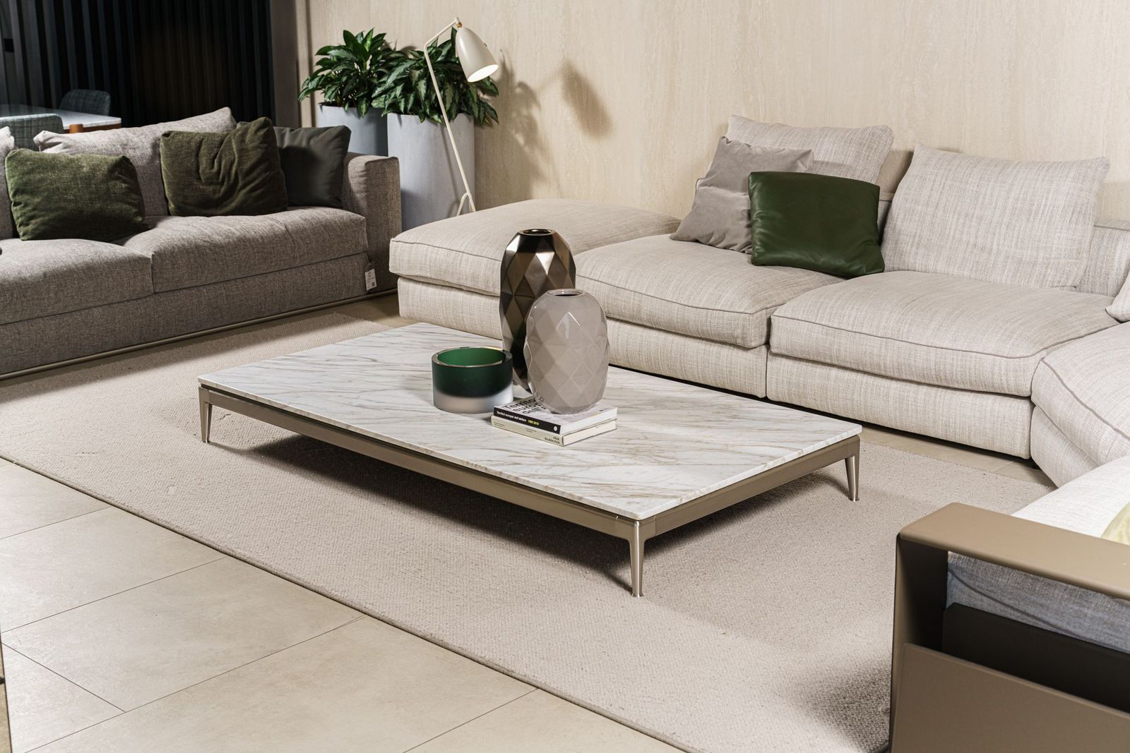 Flexform Журнальный столик Pico Calacata от Flexform — в интерьере