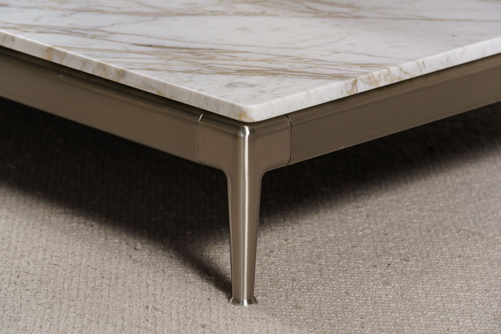 Flexform Журнальный столик Pico Calacata от Flexform — в интерьере