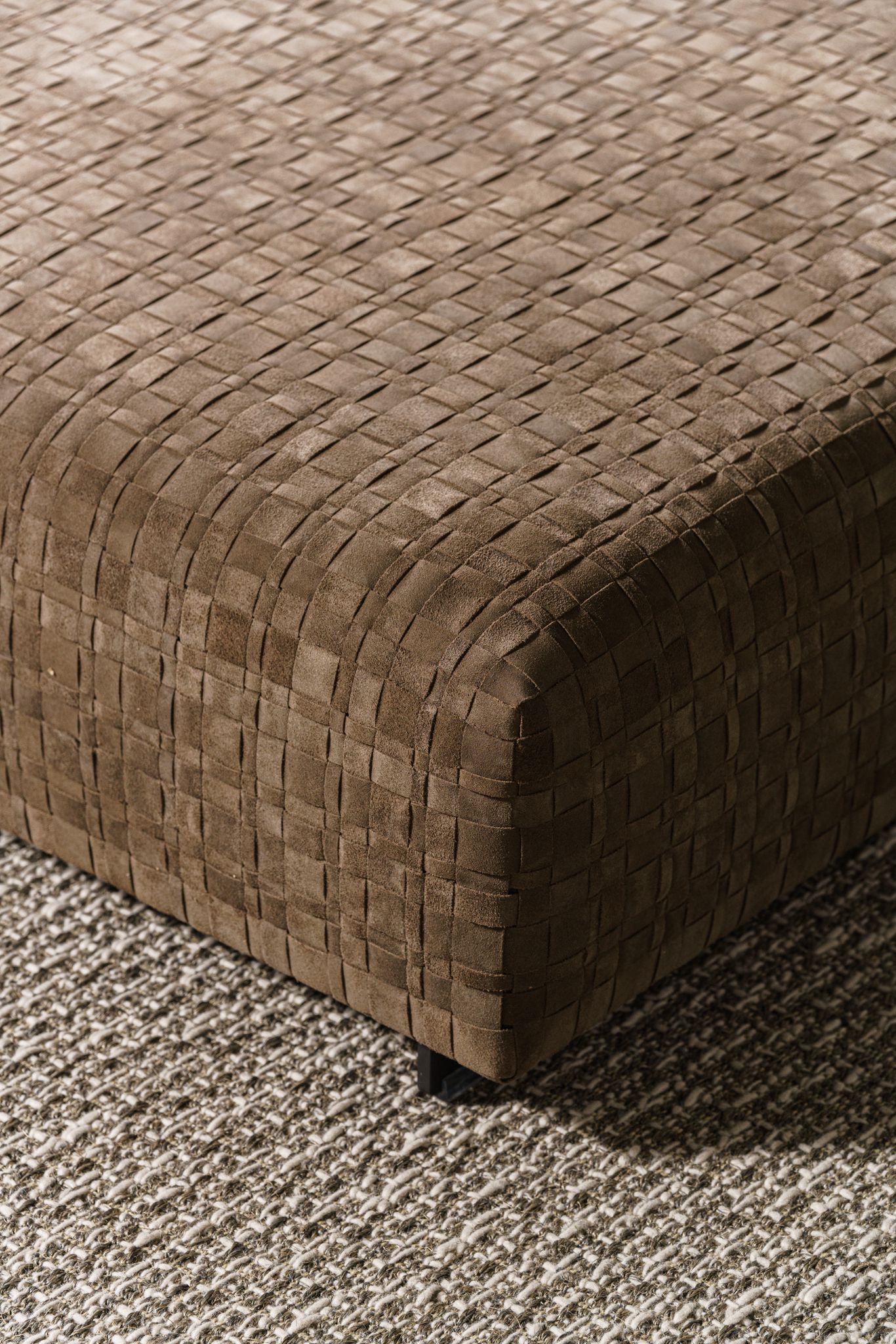 Flexform Пуф Bangkok Suede Olive 120 от Flexform — в интерьере